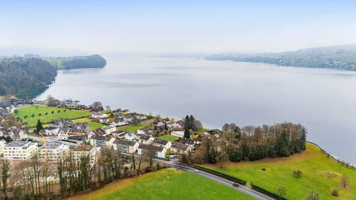 Greppen : Appartement de 5,5 pièces au rez-de-chaussée avec terrasse de 35 m² à vendre - Photo 1 sur 13