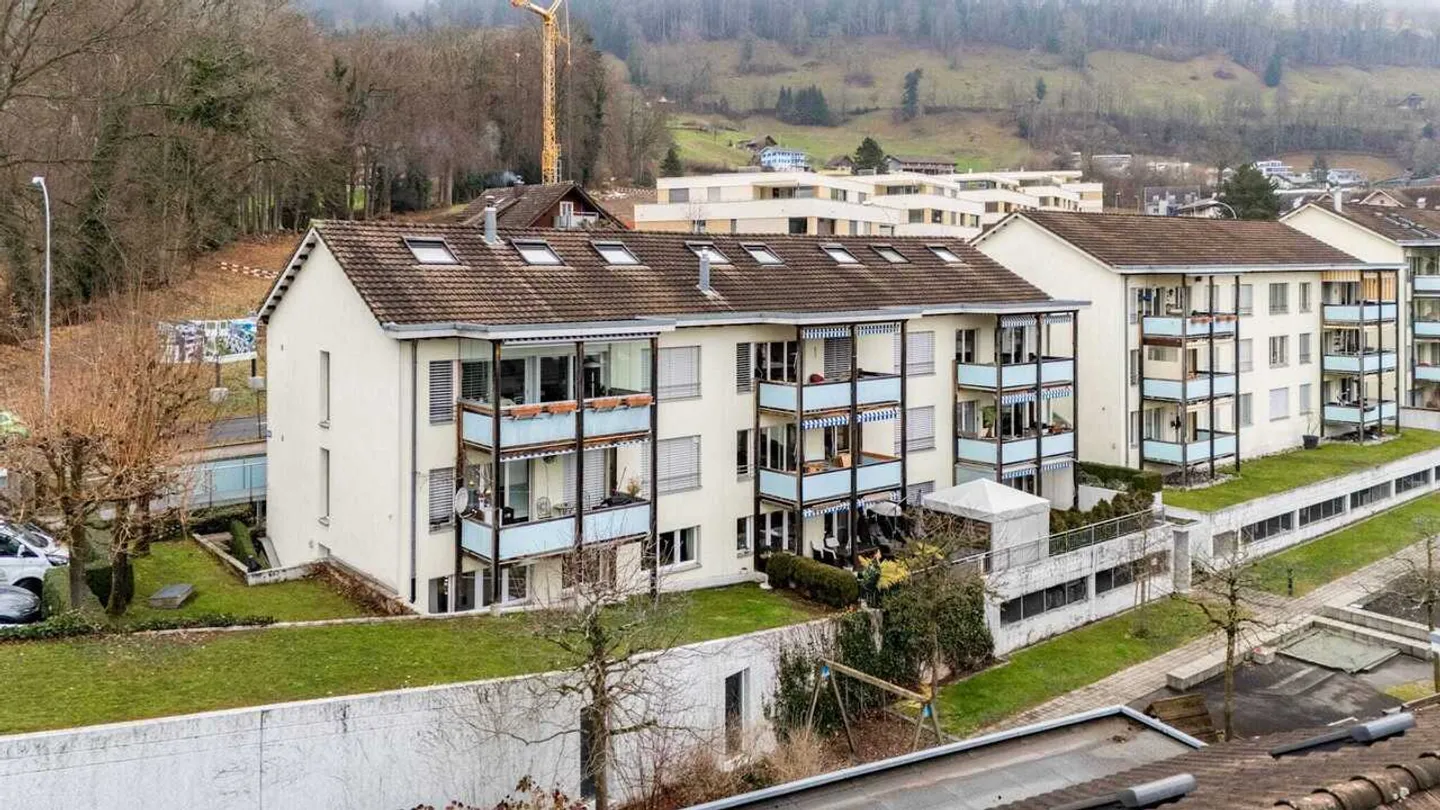 Greppen : Appartement de 5,5 pièces au rez-de-chaussée avec terrasse de 35 m² à vendre - Photo 2 sur 13