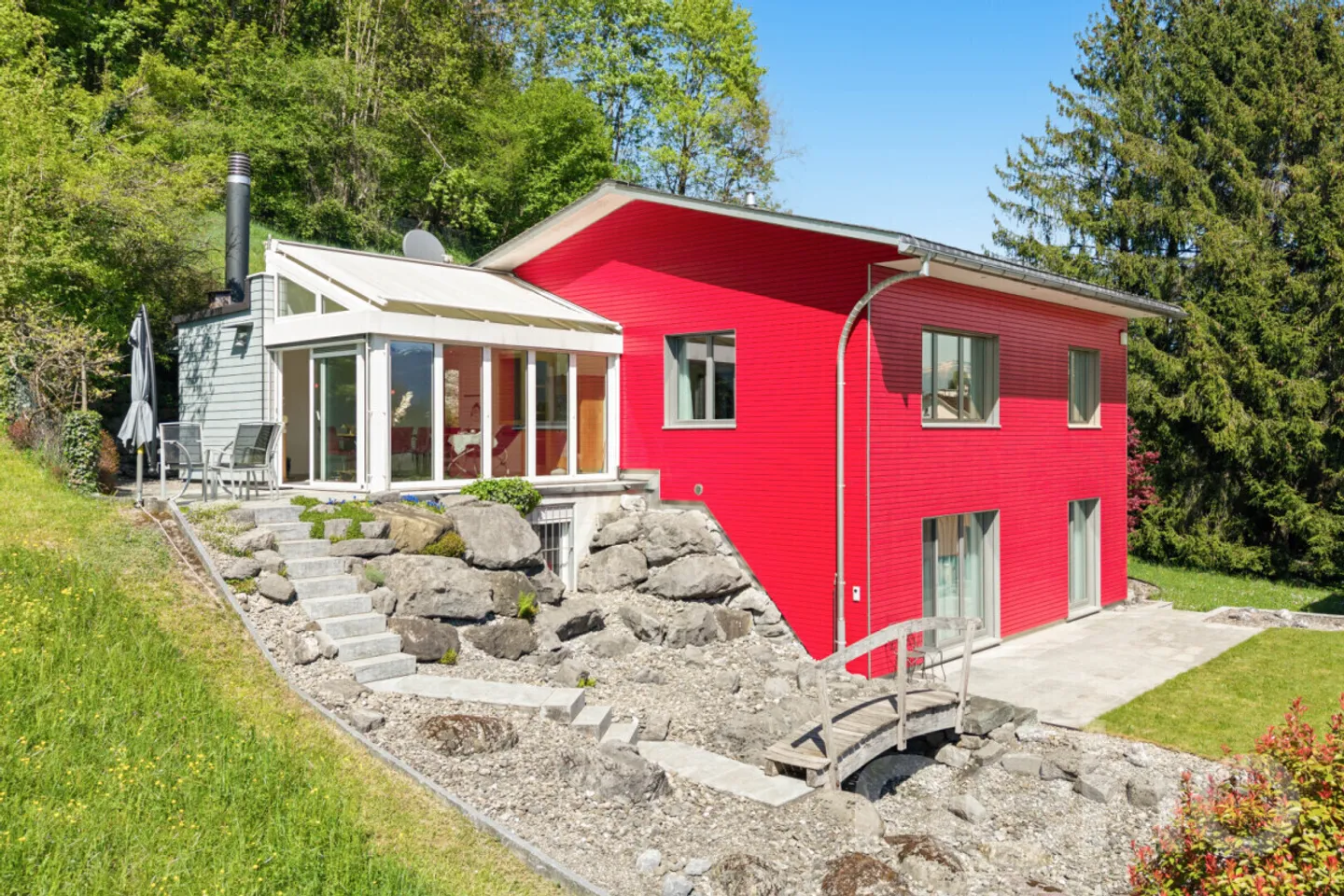 Vivere senza vicini? Casa unifamiliare con libertà unica - Foto 3 di 12