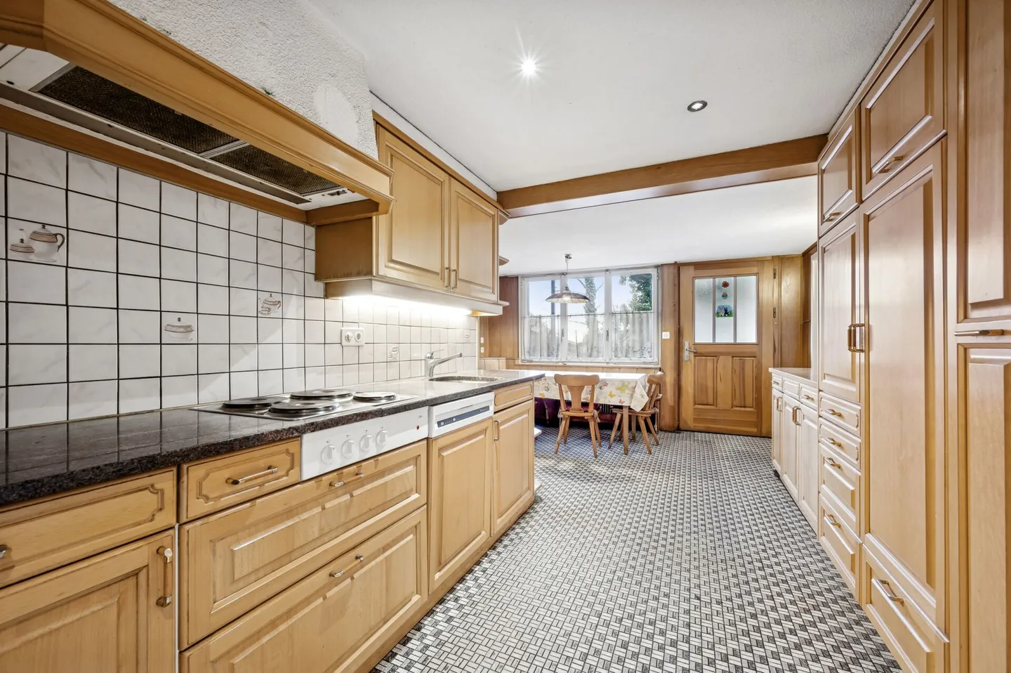 Fattoria con spazio abitativo, sezione economica e potenziale di sviluppo - Foto 2 di 14