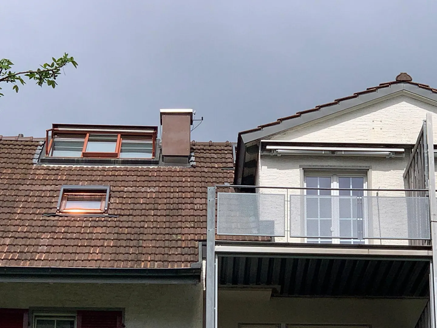 Bellissimo, moderno e luminoso appartamento mansardato di 2,5 stanze parzialmente arredato - Foto 9 di 15