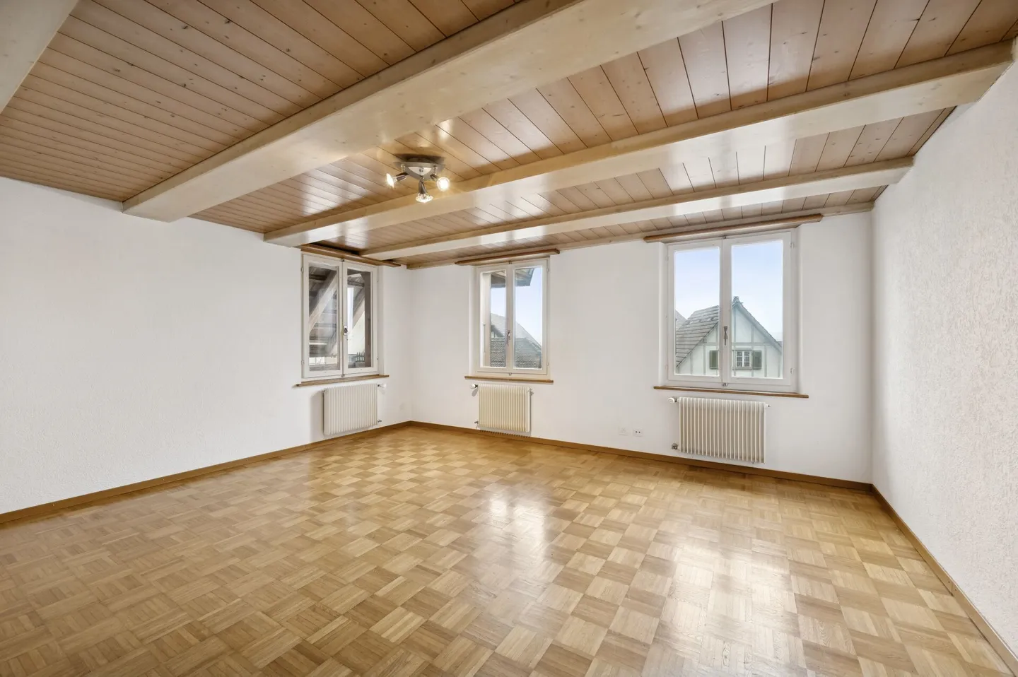 Fattoria con spazio abitativo, sezione economica e potenziale di sviluppo - Foto 8 di 14