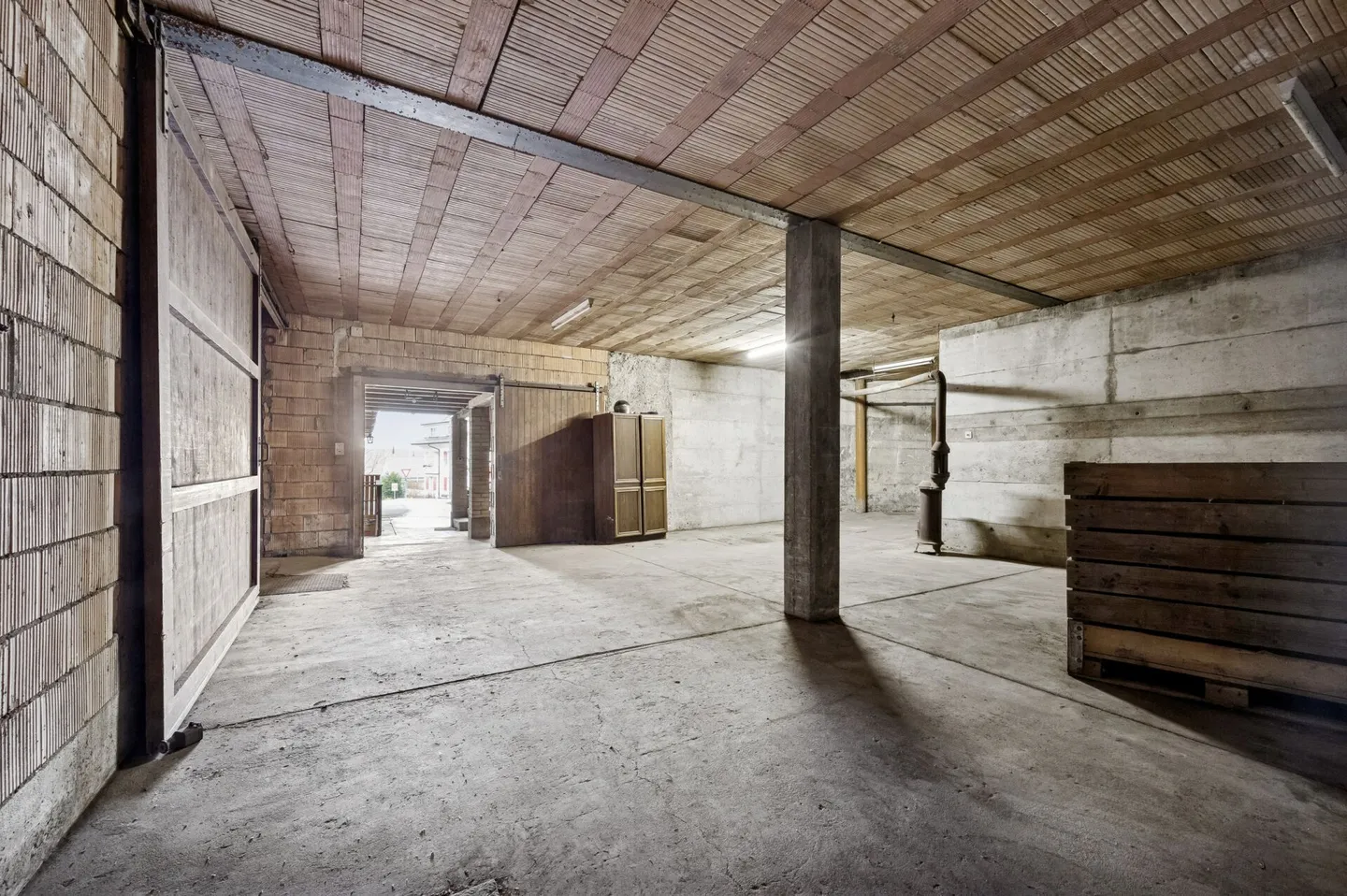 Fattoria con spazio abitativo, sezione economica e potenziale di sviluppo - Foto 12 di 14