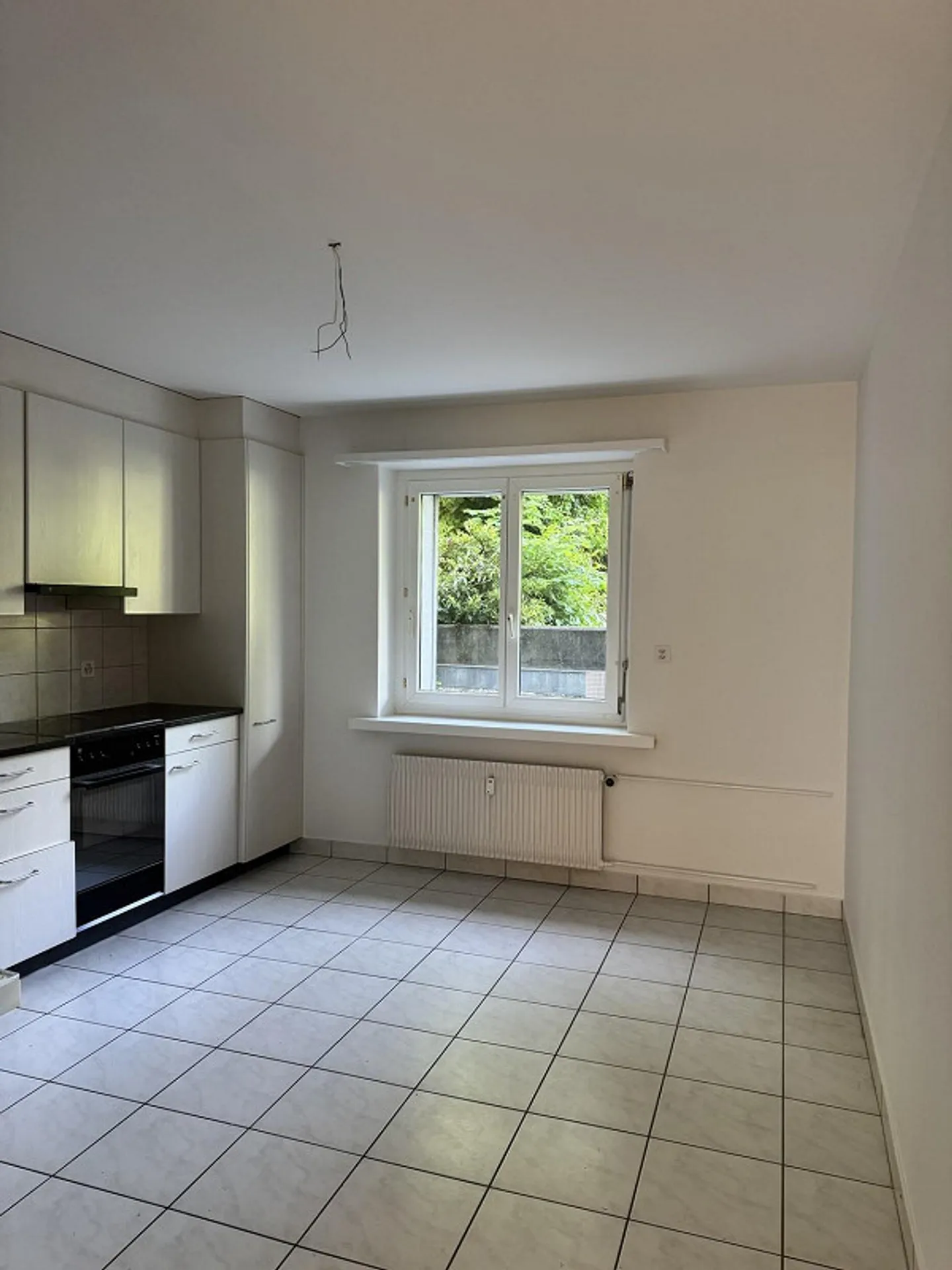 Ampio appartamento con 3 camere nel centro di Binningen - Foto 6 di 12