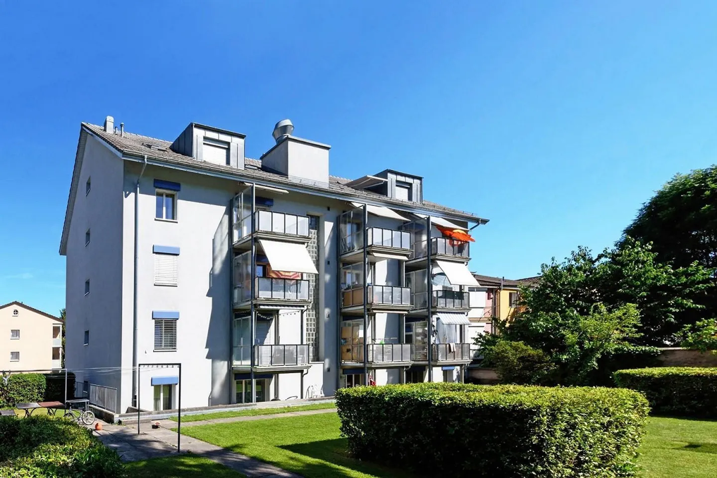 Ampio appartamento con 3 camere nel centro di Binningen - Foto 10 di 12