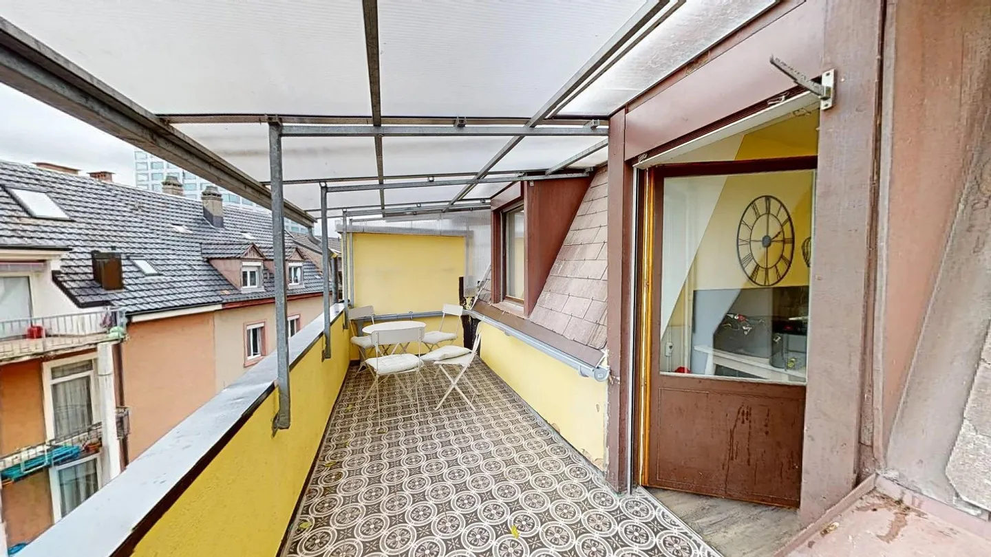 Furnished room in modernized apartment in top location - Photo 8 of 9