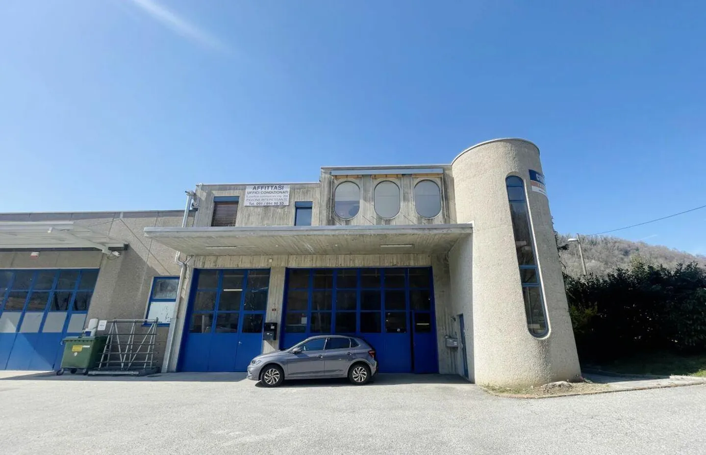 Offices for rent - Photo 1 of 8