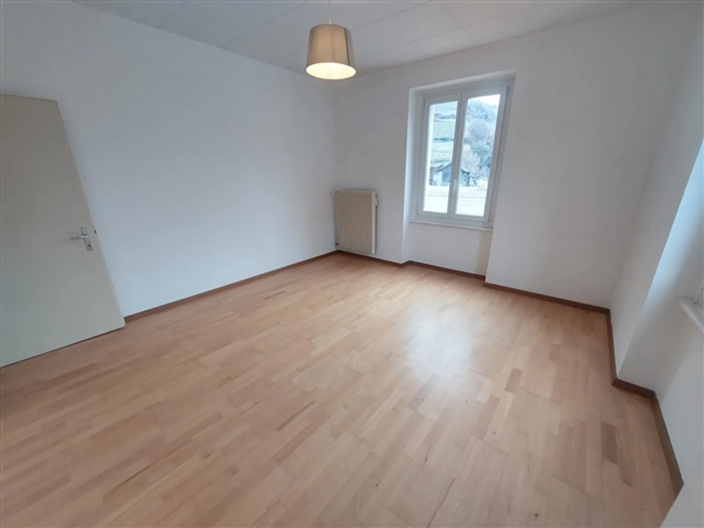 Charming 2.5-room apartment for sale - Photo 3 of 8