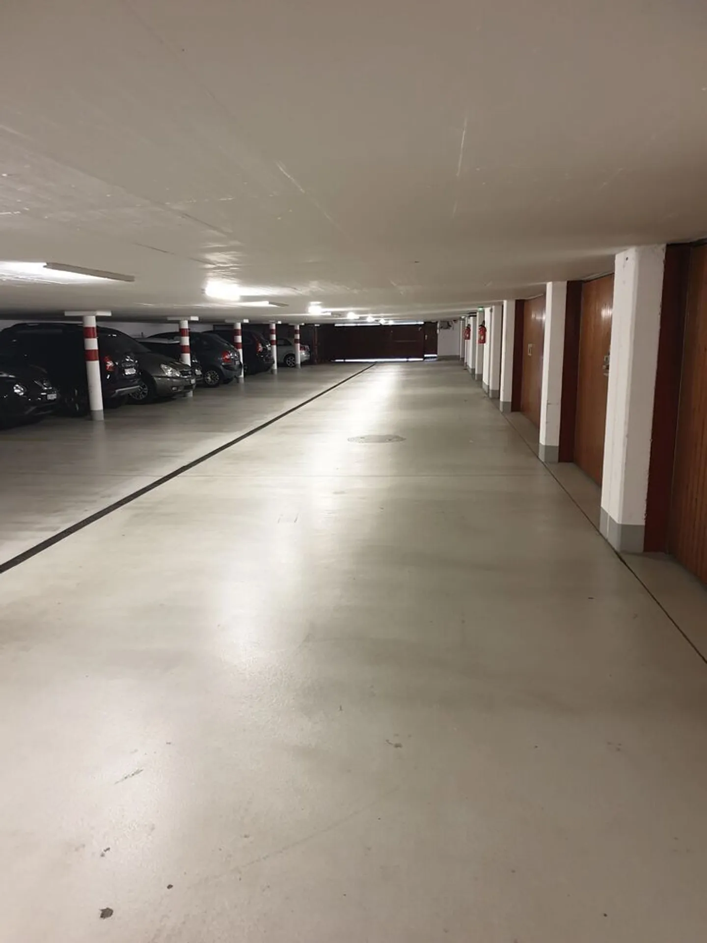 Posto Auto Interno in Affitto - Foto 2 di 2