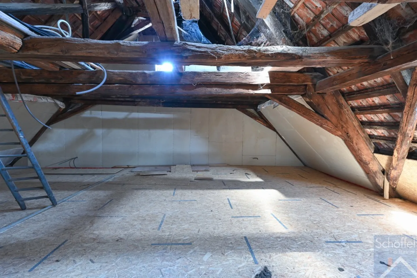 Propriété spacieuse avec beaucoup de potentiel - Photo 10 sur 13