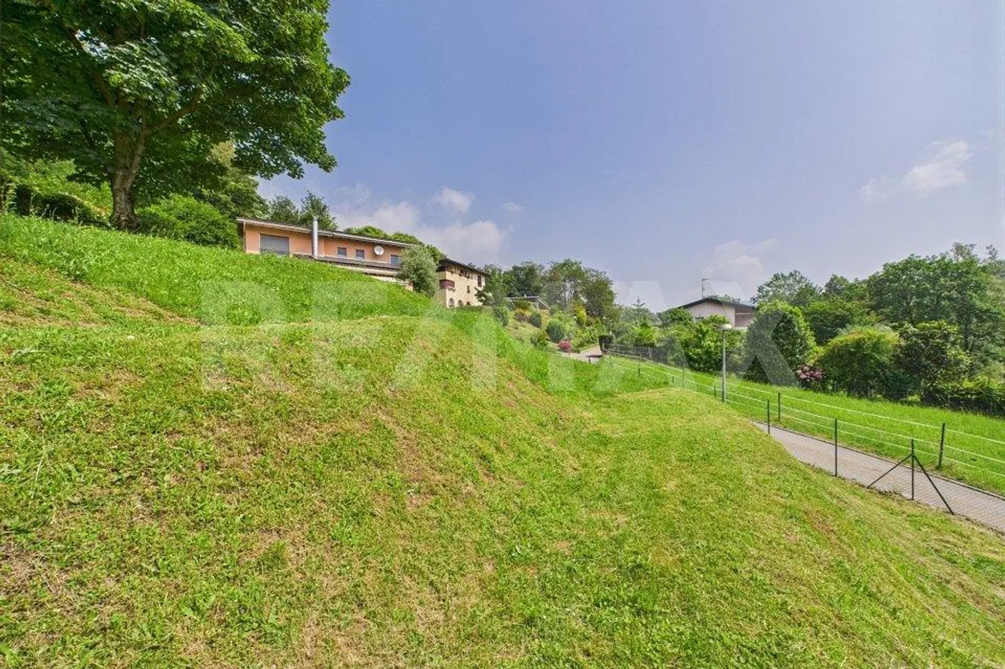 Terrain constructible à Biogno  Construisez l'avenir résidentiel que vous désirez - Photo 8 sur 11