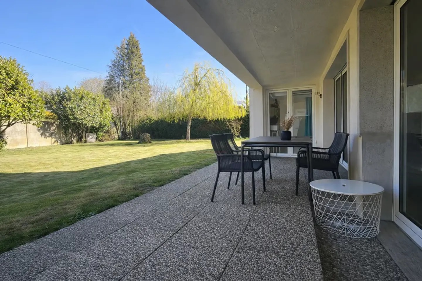 Elegant family villa with large flat garden and great potential in Founex - Photo 4 of 13
