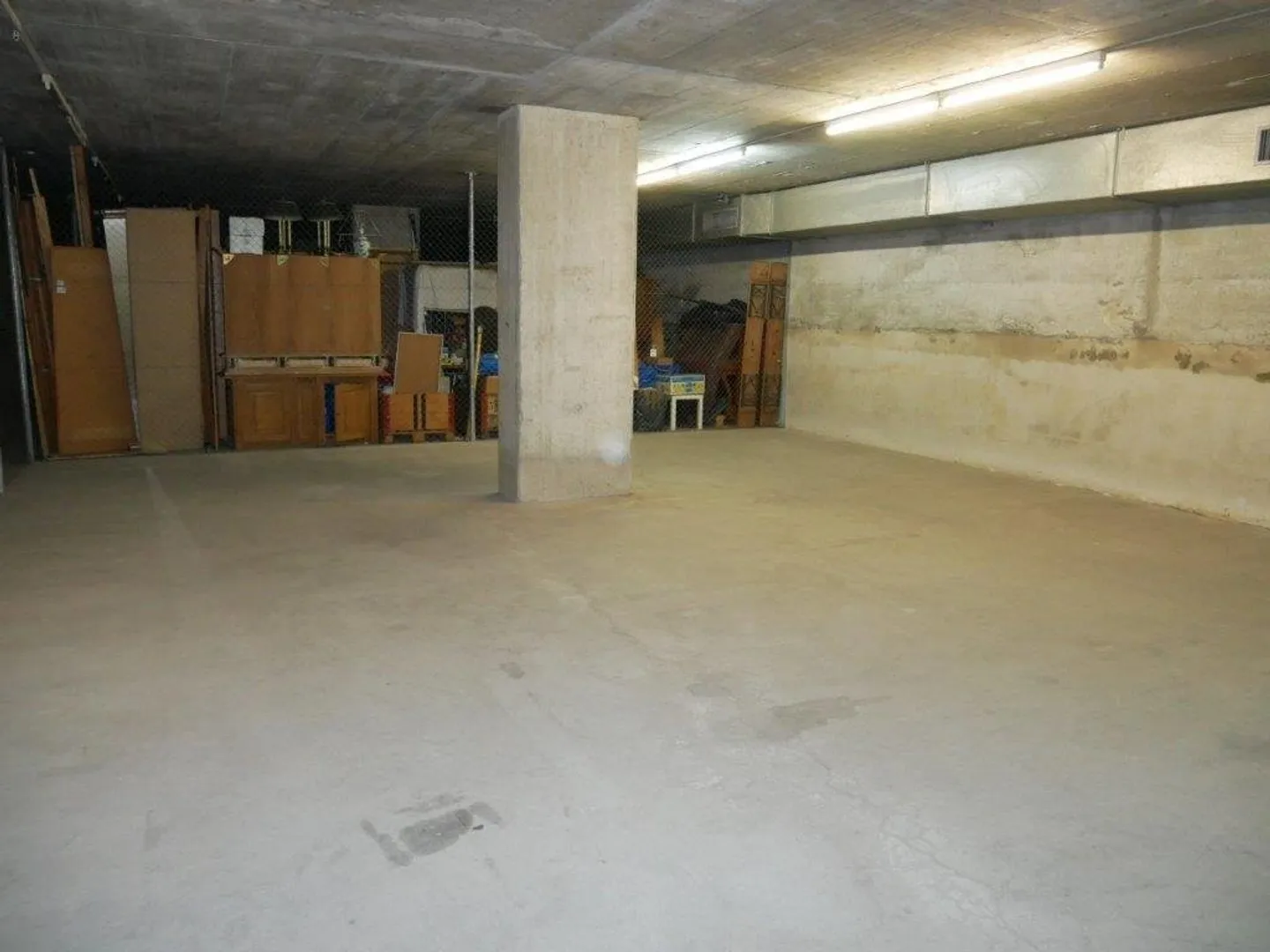 Grand entrepôt à louer - Photo 1 sur 7