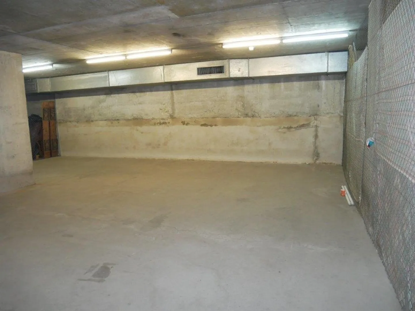 Grand entrepôt à louer - Photo 2 sur 7