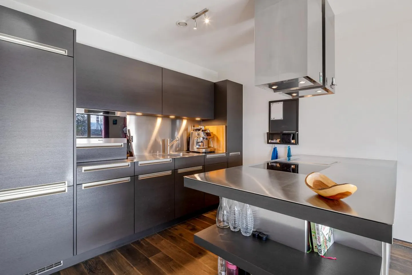 Urban WIP | ZH - Photo 3 of 7