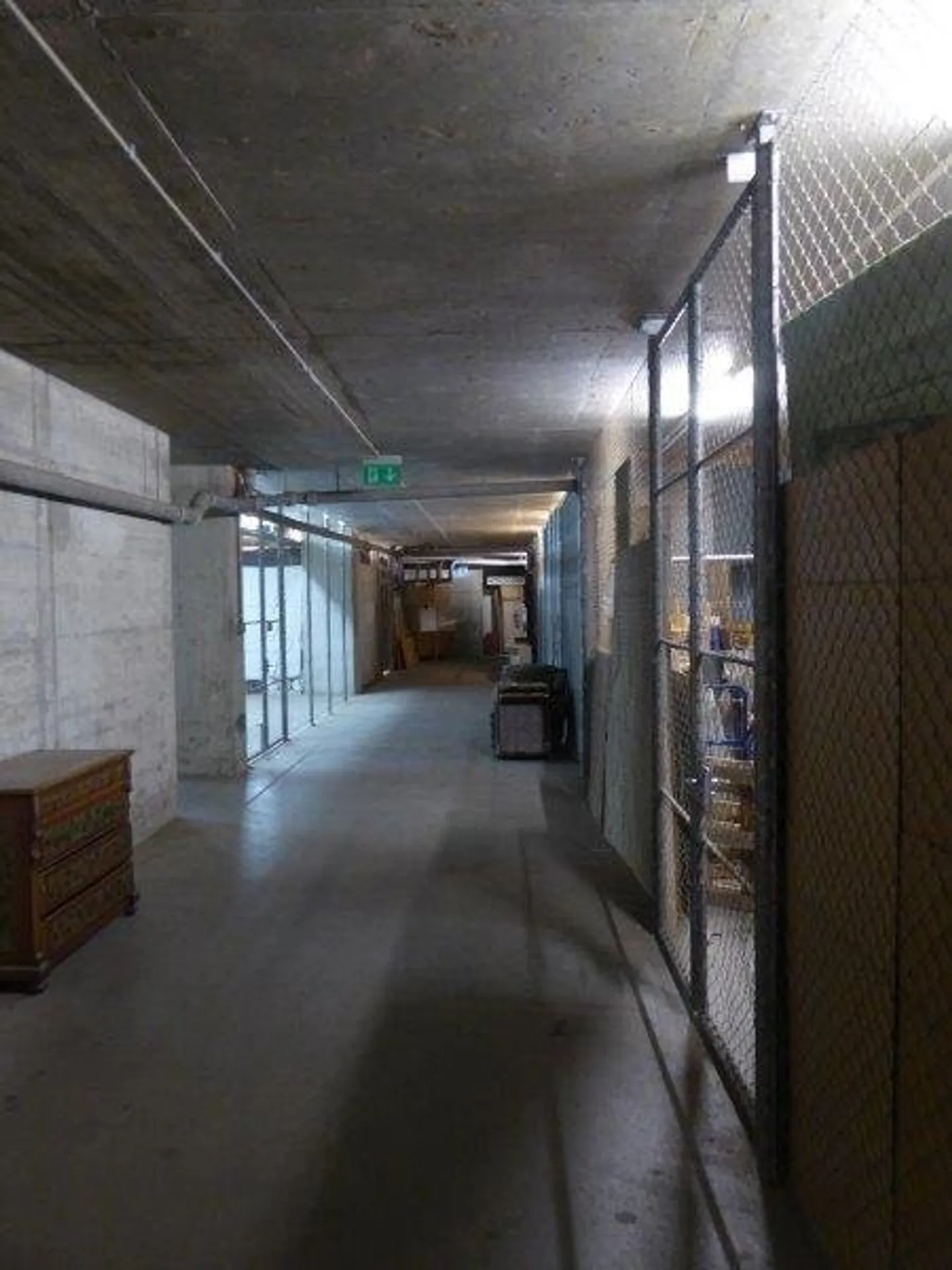 Grand entrepôt à louer - Photo 3 sur 7