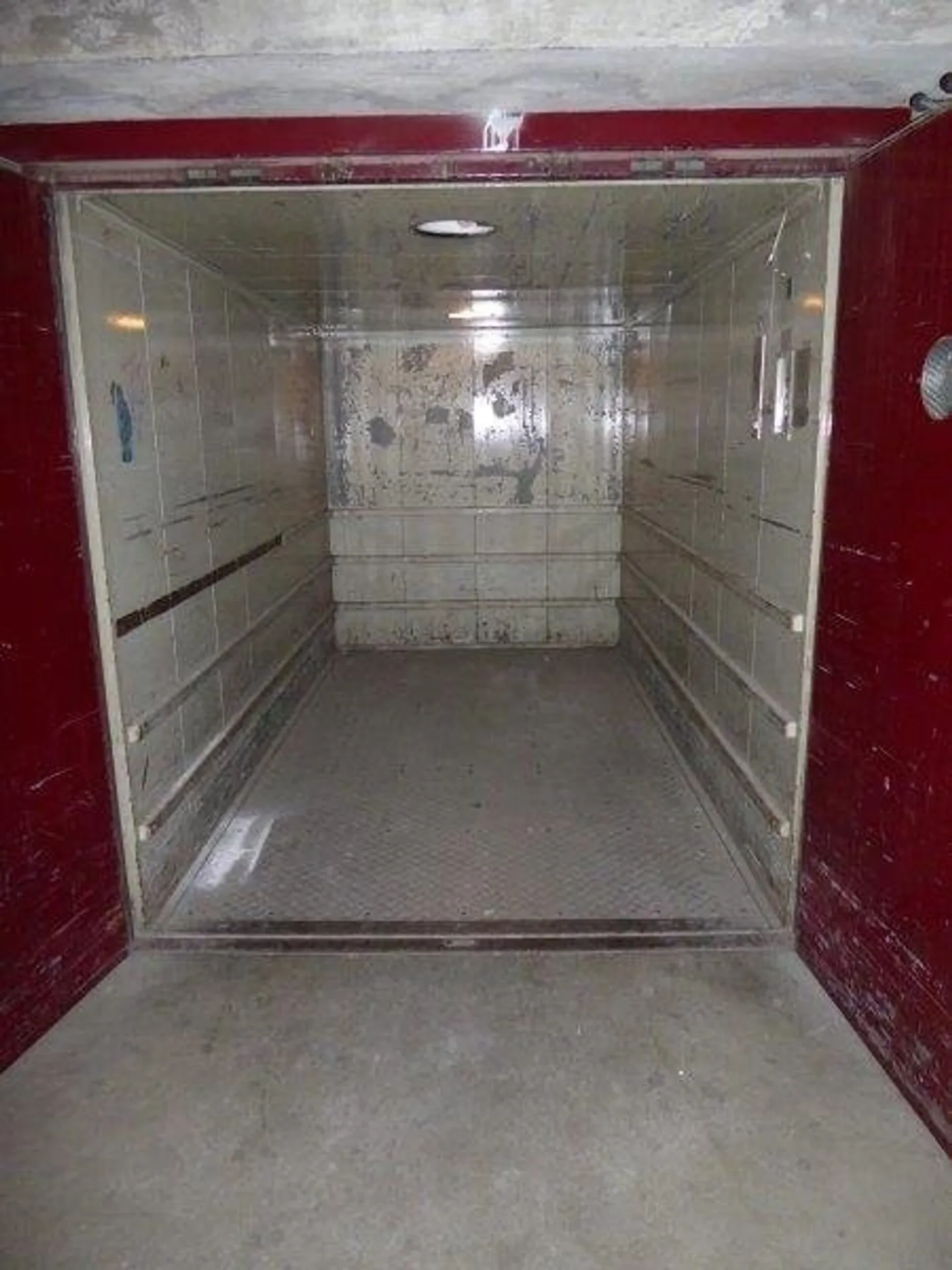 Grand entrepôt à louer - Photo 4 sur 7