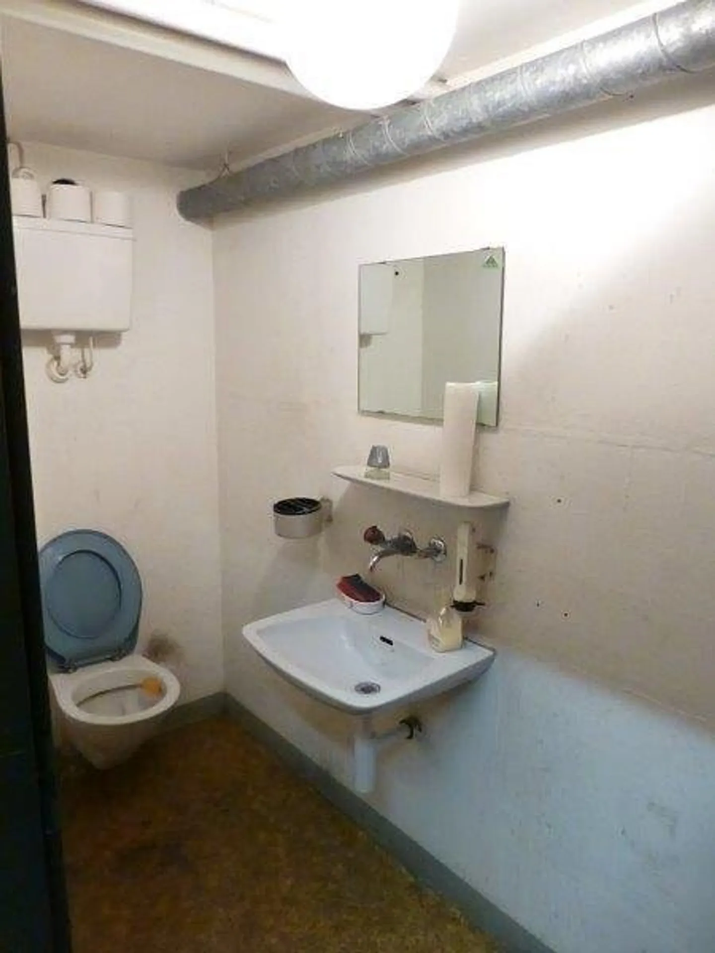 Grand entrepôt à louer - Photo 7 sur 7