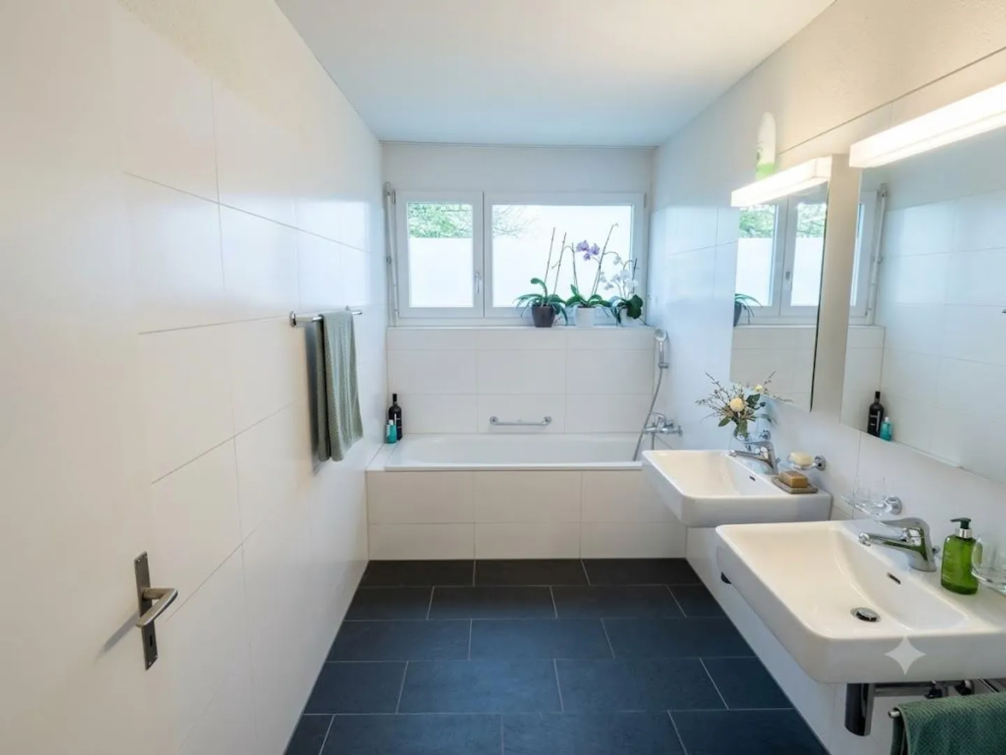 A home to enjoy - living with a view of the greenery - Photo 4 of 7
