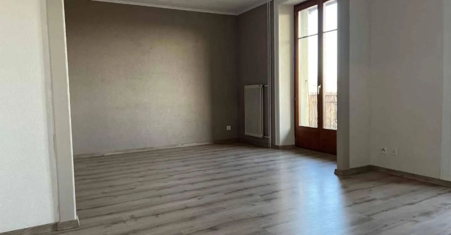 Residential building - Photo 6 of 11