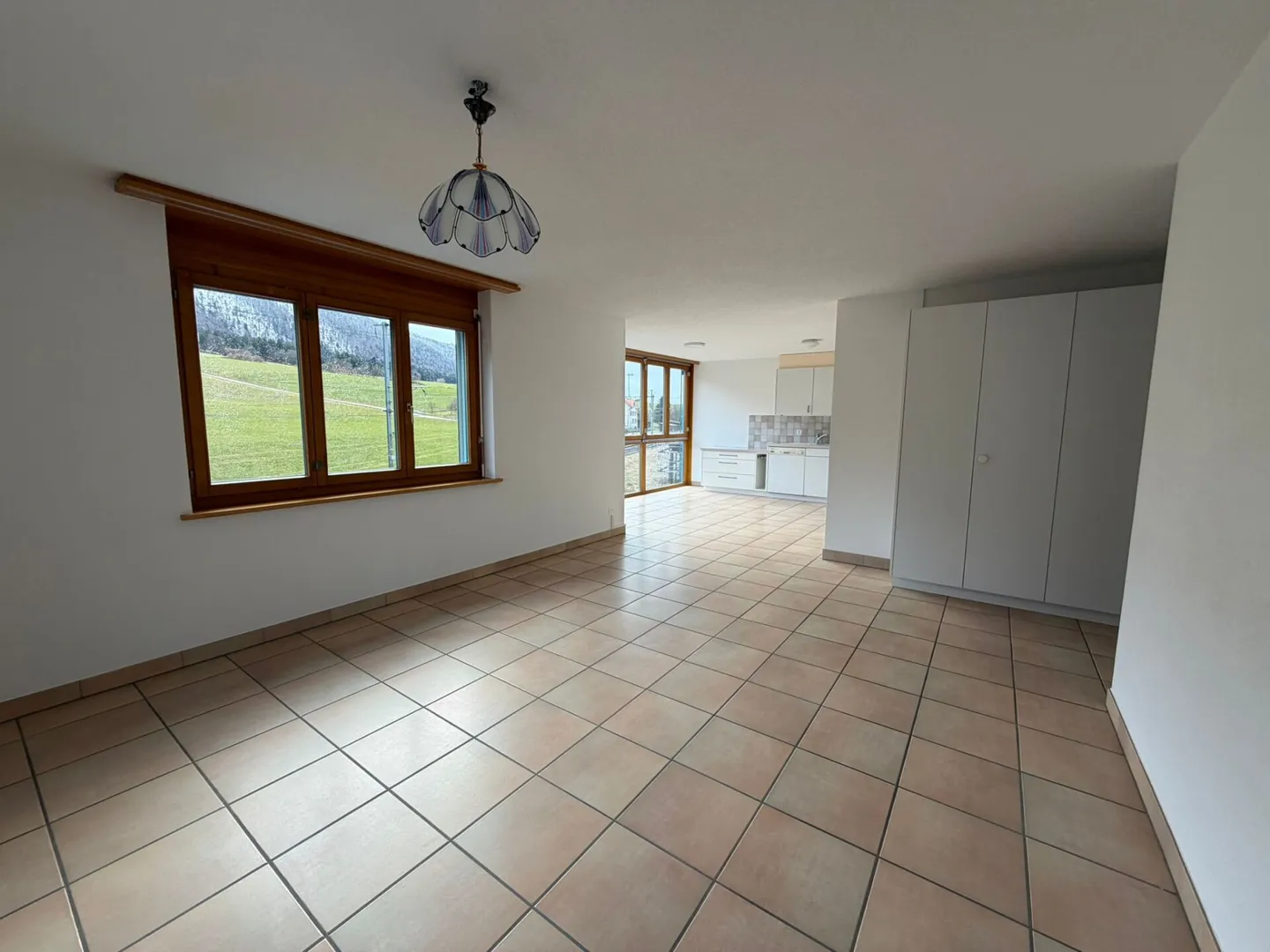 Courtelary, bellissimo appartamento 3.5 locali al 2° piano con terrazza, ascensore e garage - Foto 3 di 8