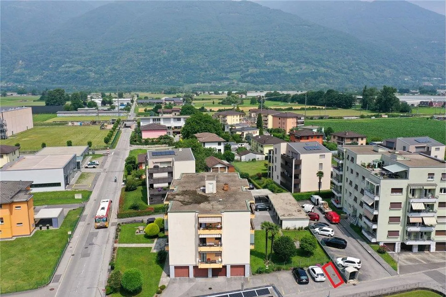 Appartement avec balcon et stationnement - Photo 12 sur 13