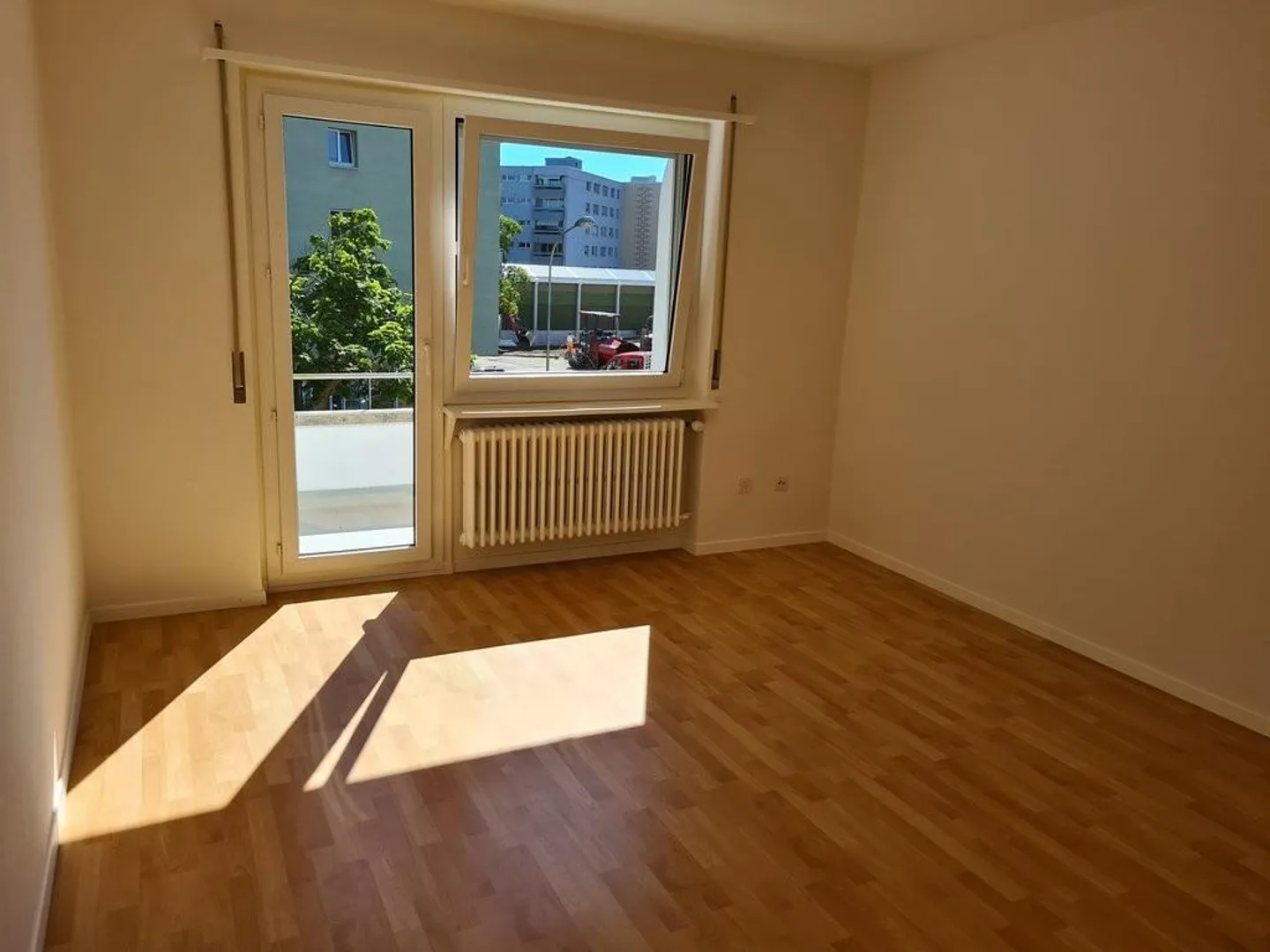Beautiful 2.5-room apartment for rent on the 1st floor - Photo 1 of 12