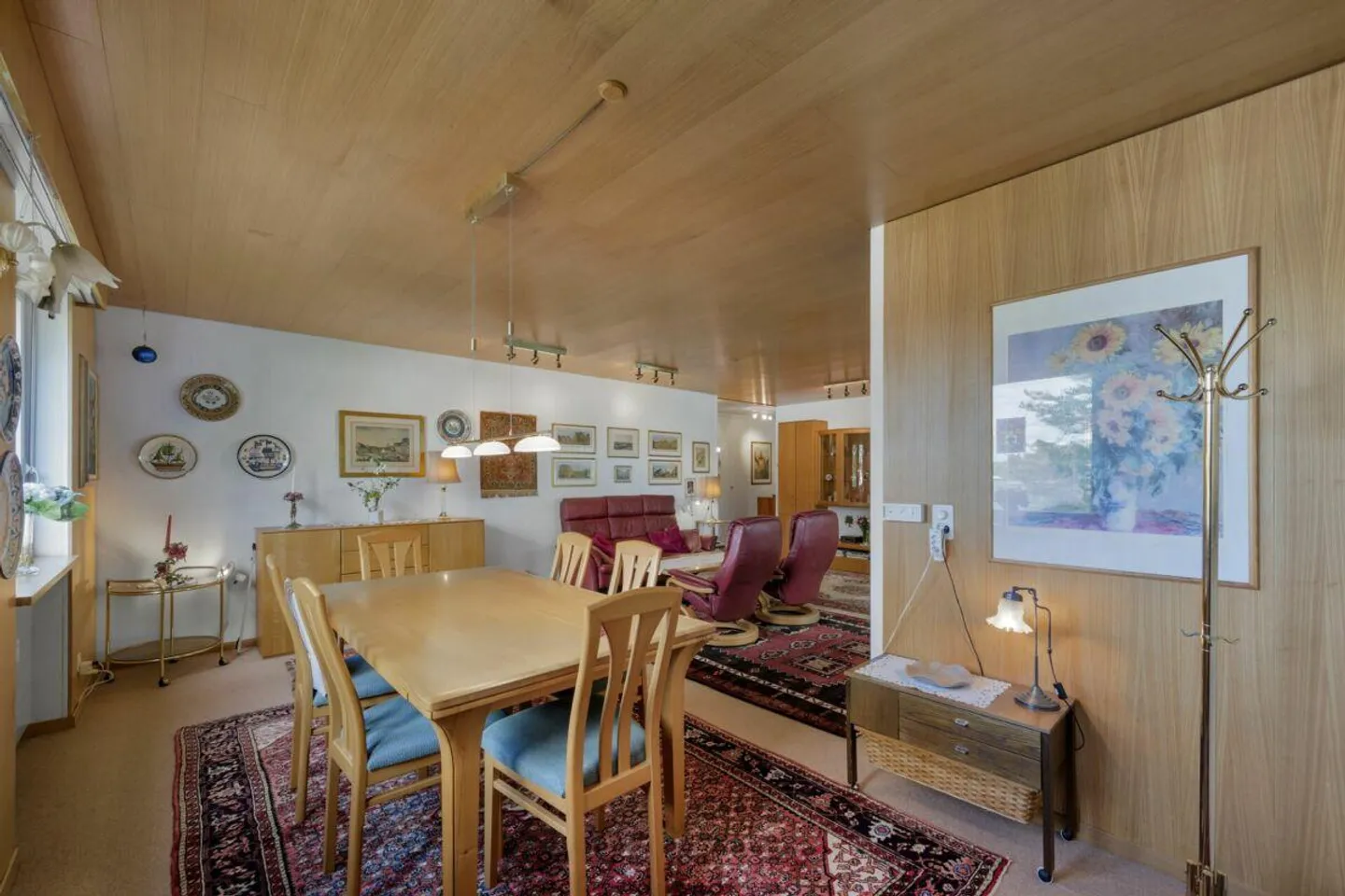 Grosse 2.5-Zimmerwohnung (ehemals 3.5-Zi.) mit verglastem Balkon, inkl. Autoeinstellplatz - Foto 6 von 13