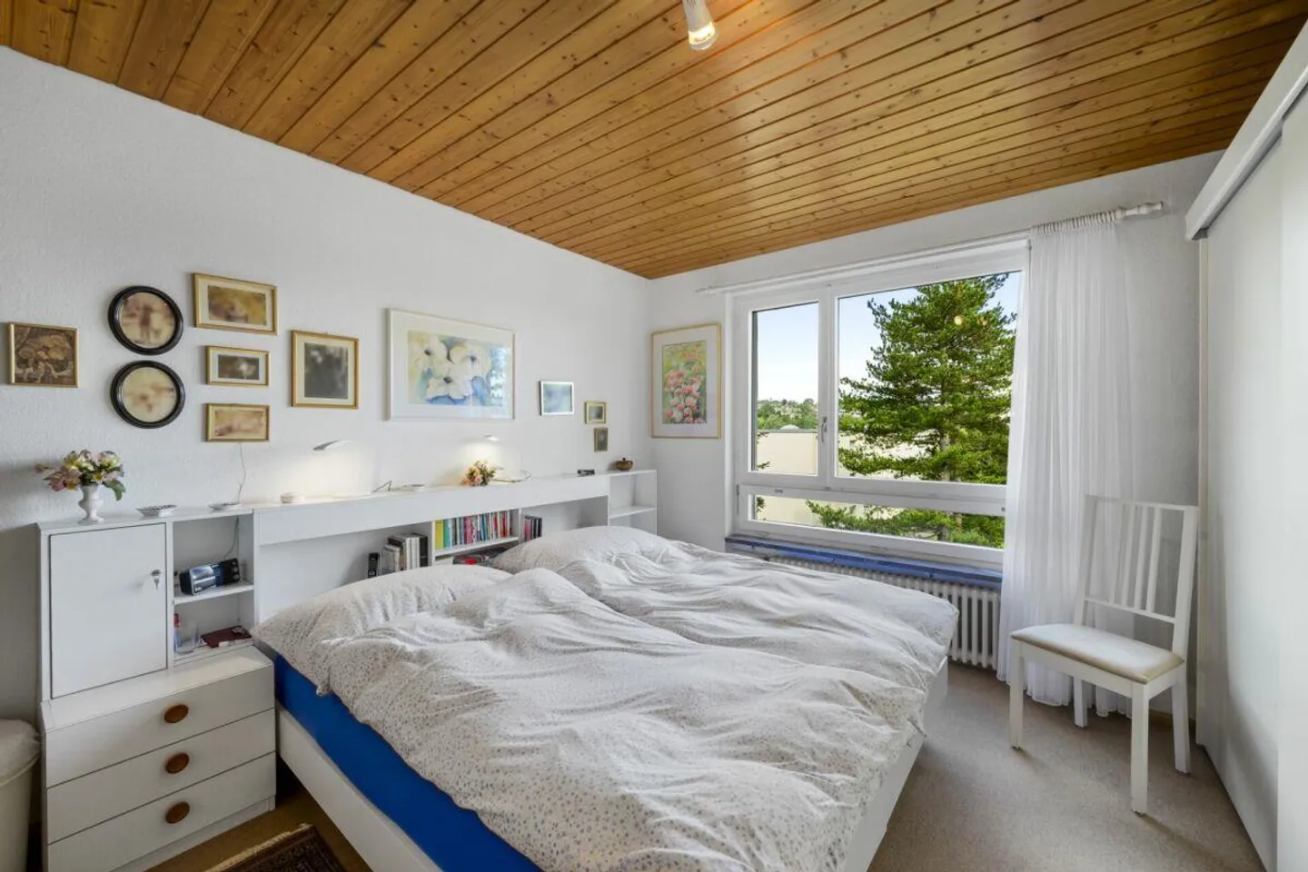 Grosse 2.5-Zimmerwohnung (ehemals 3.5-Zi.) mit verglastem Balkon, inkl. Autoeinstellplatz - Foto 9 von 13