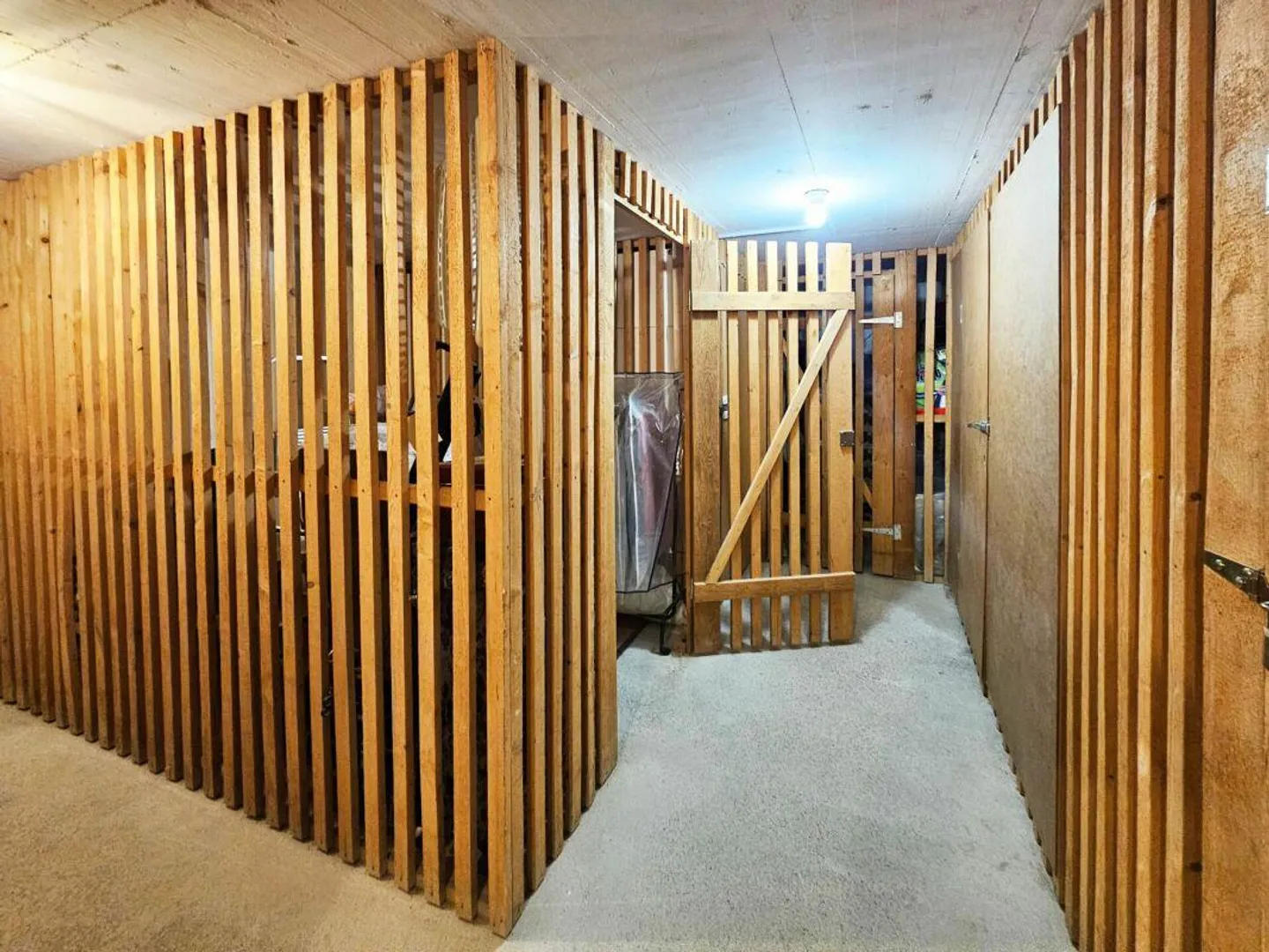 Grosse 2.5-Zimmerwohnung (ehemals 3.5-Zi.) mit verglastem Balkon, inkl. Autoeinstellplatz - Foto 11 von 13