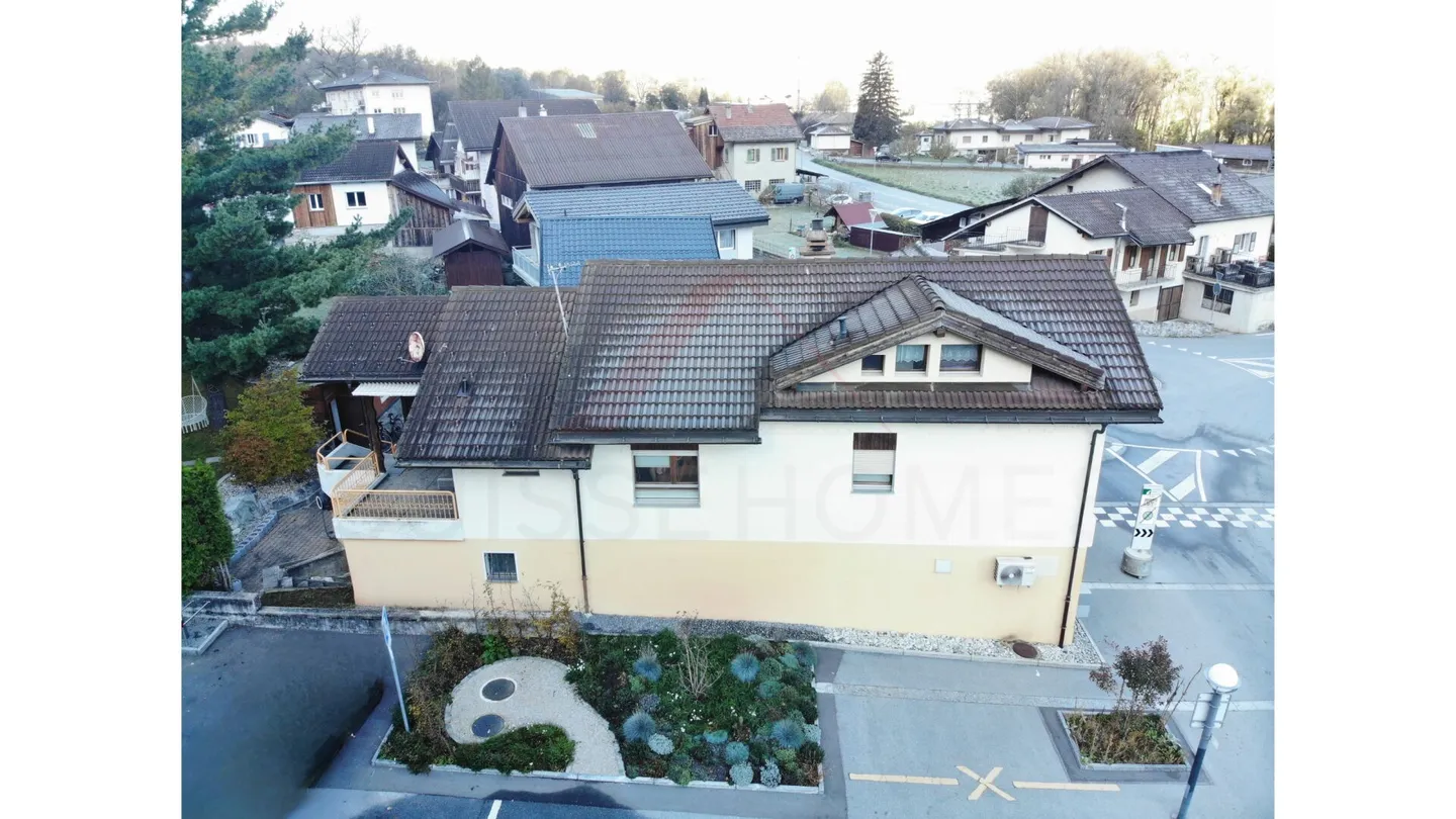 Unica opportunità di investimento - Spazio commerciale, appartamento di 5,5 stanze e terreno in un pacchetto - Foto 4 di 7
