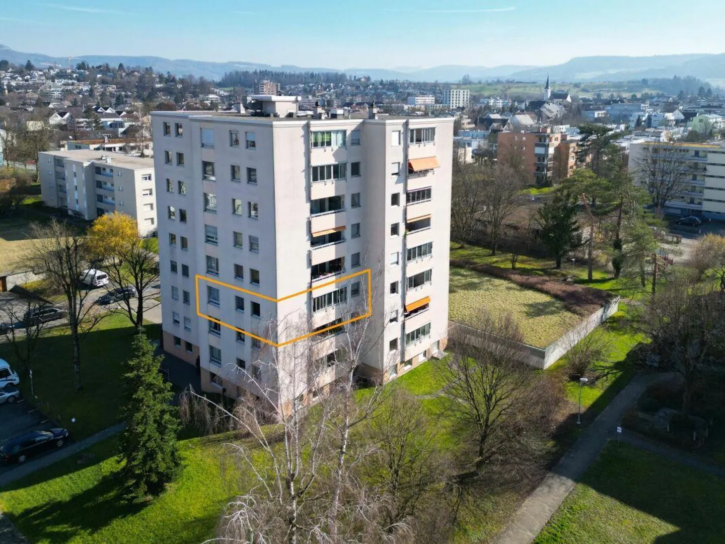 Grosse 2.5-Zimmerwohnung (ehemals 3.5-Zi.) mit verglastem Balkon, inkl. Autoeinstellplatz - Foto 13 von 13