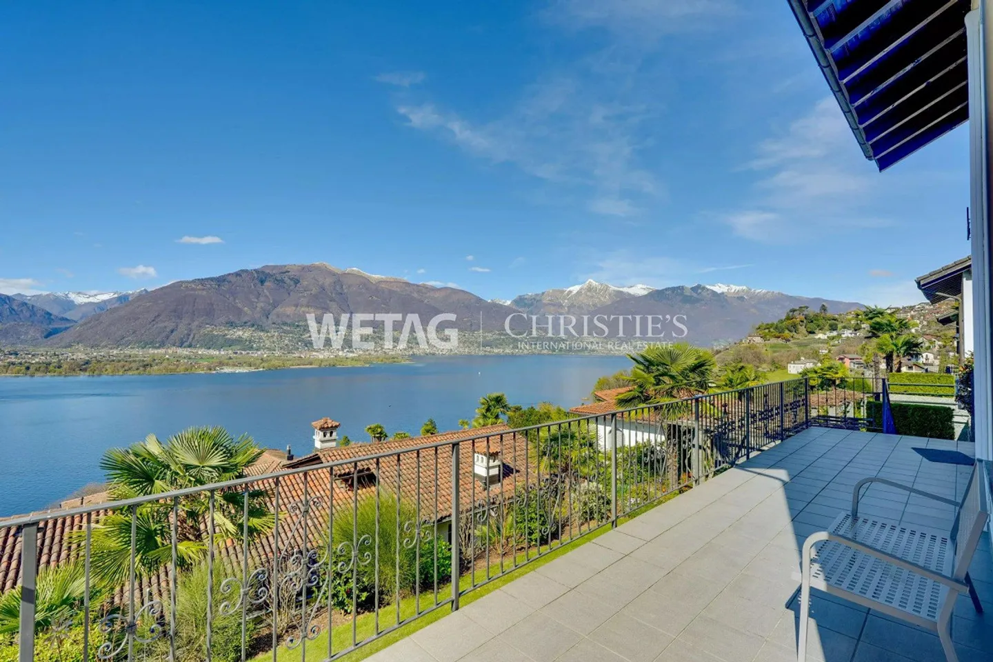 Gambarogno?San Nazzaro: modern villa with panoramic views of Lake Maggiore, also ideal as a holiday residence, for sale - Photo 2 of 13