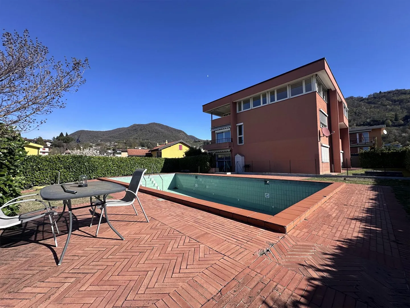 IMPERDIBILE ATTICO 4.5 CON PISCINA E VISTA PANORAMICA - Foto 1 di 13