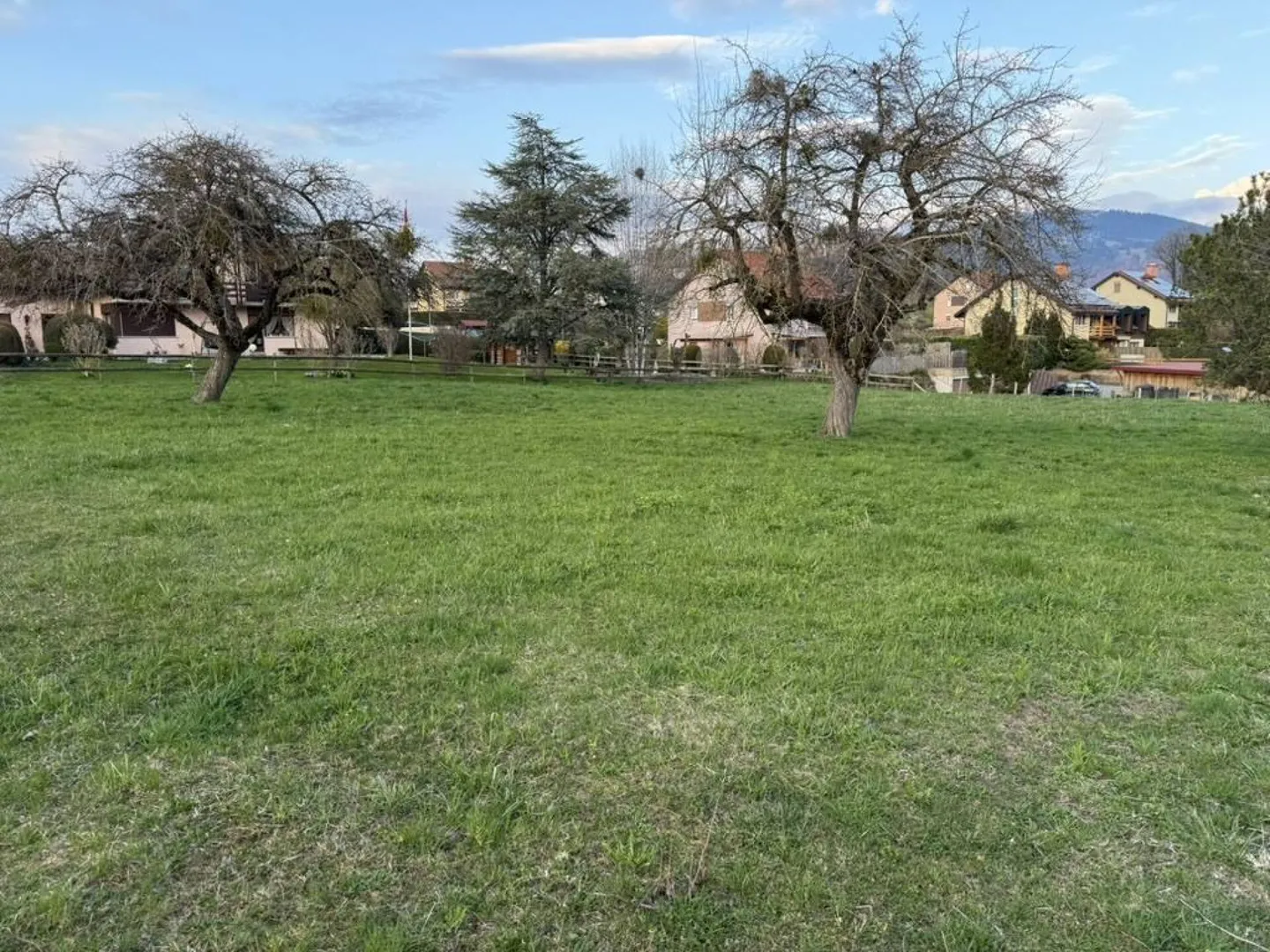 Angebautes Haus 5,5 Zimmer in Remaufens - Foto 2 von 6