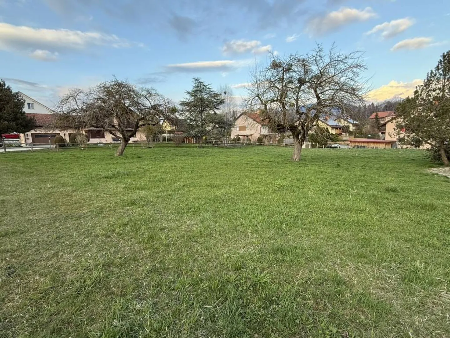 Angebautes Haus 5,5 Zimmer in Remaufens - Foto 3 von 6