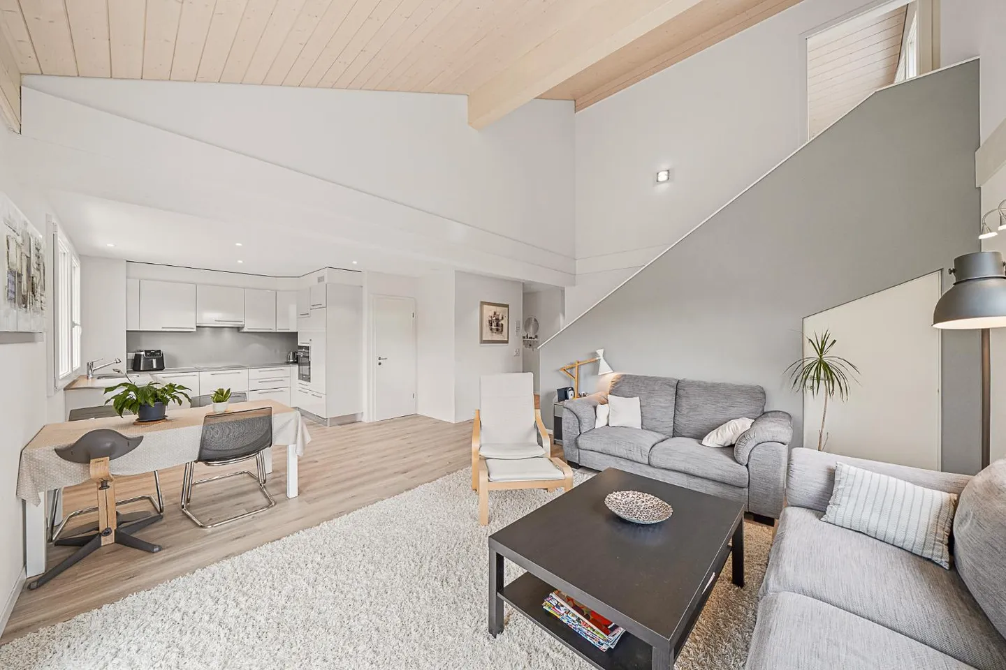 VALEYRES-SOUS-RANCES - Incantevole appartamento duplex di 5,5 locali con balcone - Foto 5 di 13