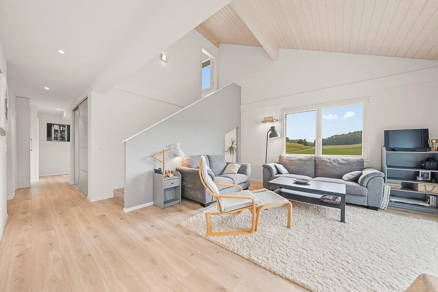 VALEYRES-SOUS-RANCES - Incantevole appartamento duplex di 5,5 locali con balcone - Foto 4 di 13