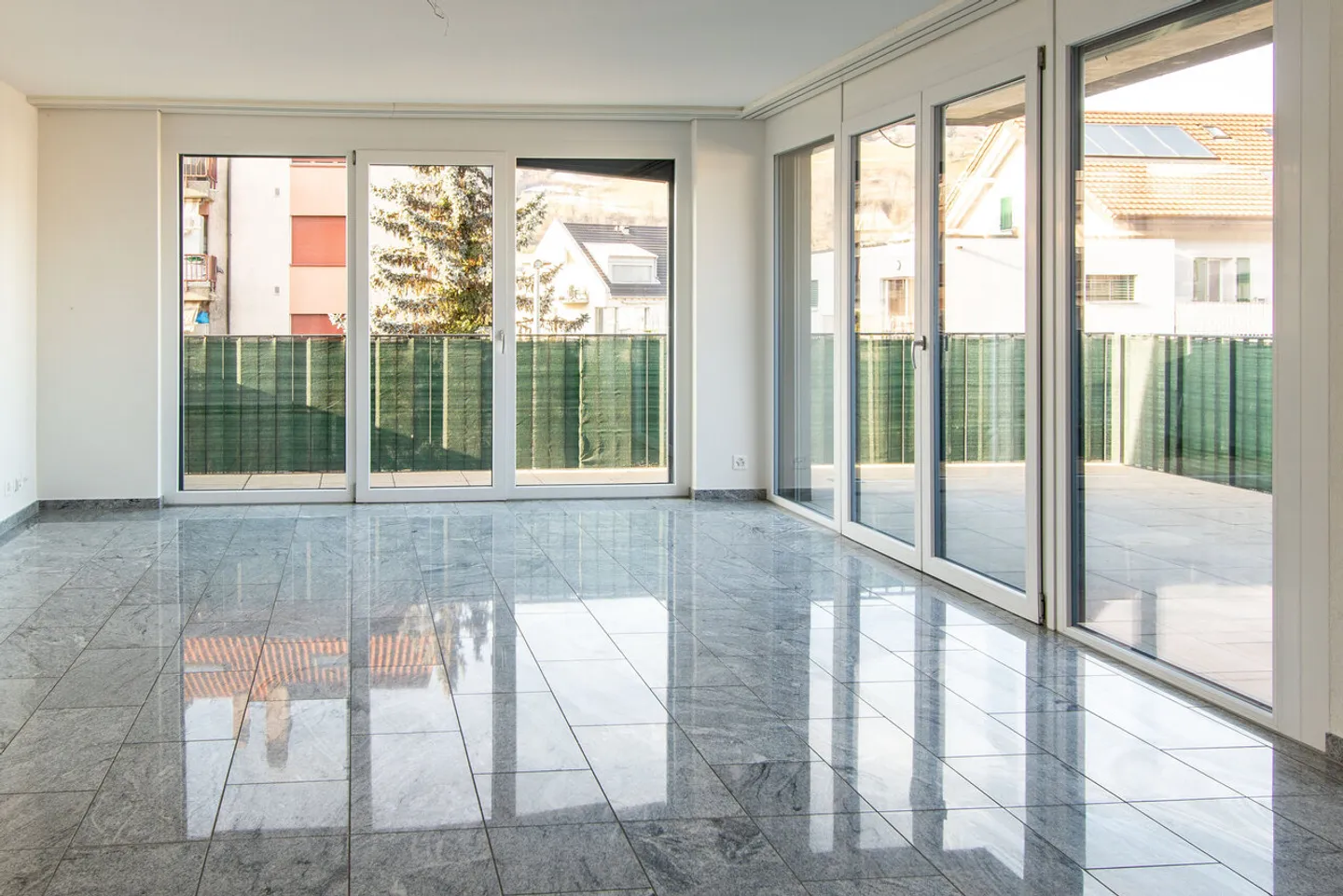 Grosszügige moderne 4,5-Zimmer-Wohnung zur Miete im Herzen von Moudon - Photo 3 of 11