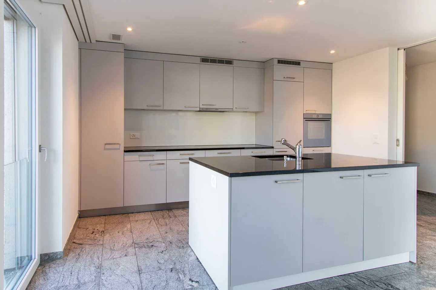 Grosszügige moderne 4,5-Zimmer-Wohnung zur Miete im Herzen von Moudon - Photo 5 of 11