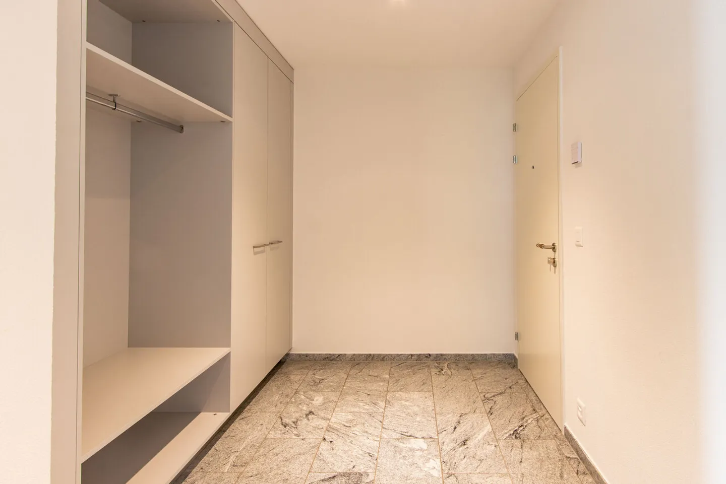 Grosszügige moderne 4,5-Zimmer-Wohnung zur Miete im Herzen von Moudon - Photo 7 of 11