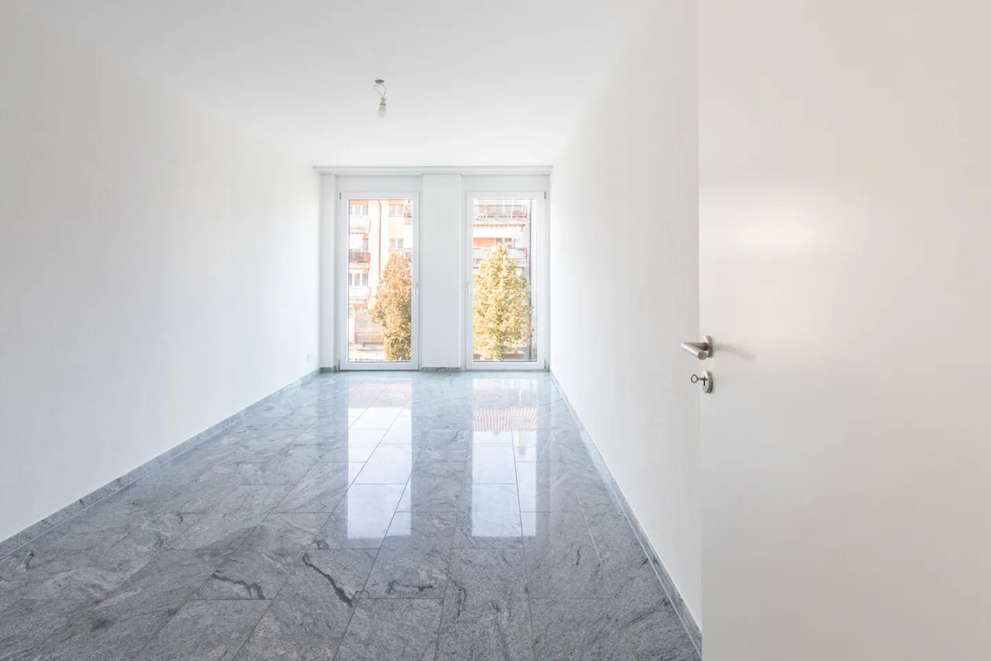 Grosszügige moderne 4,5-Zimmer-Wohnung zur Miete im Herzen von Moudon - Photo 8 of 11