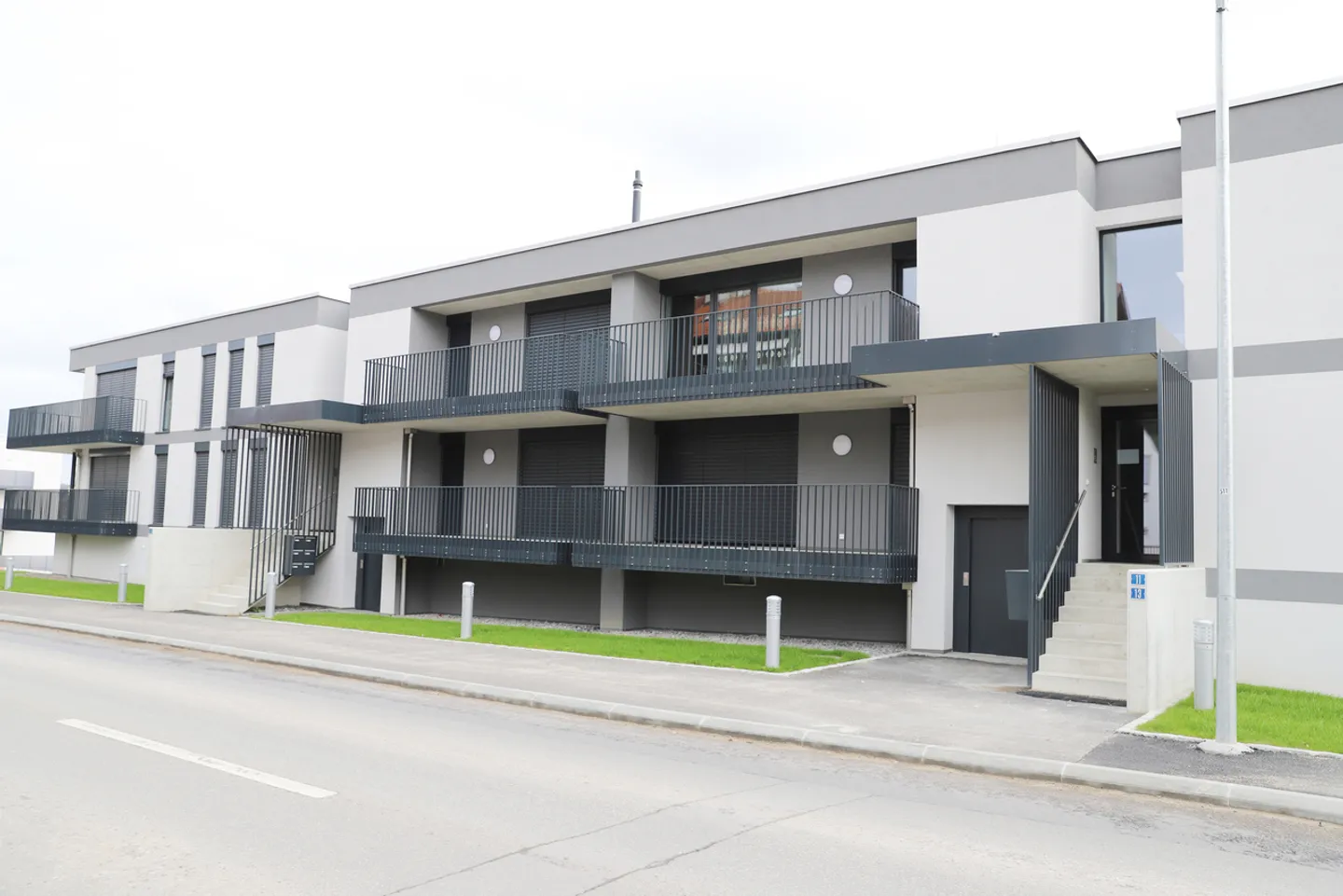 Grosszügige moderne 4,5-Zimmer-Wohnung zur Miete im Herzen von Moudon - Photo 10 of 11