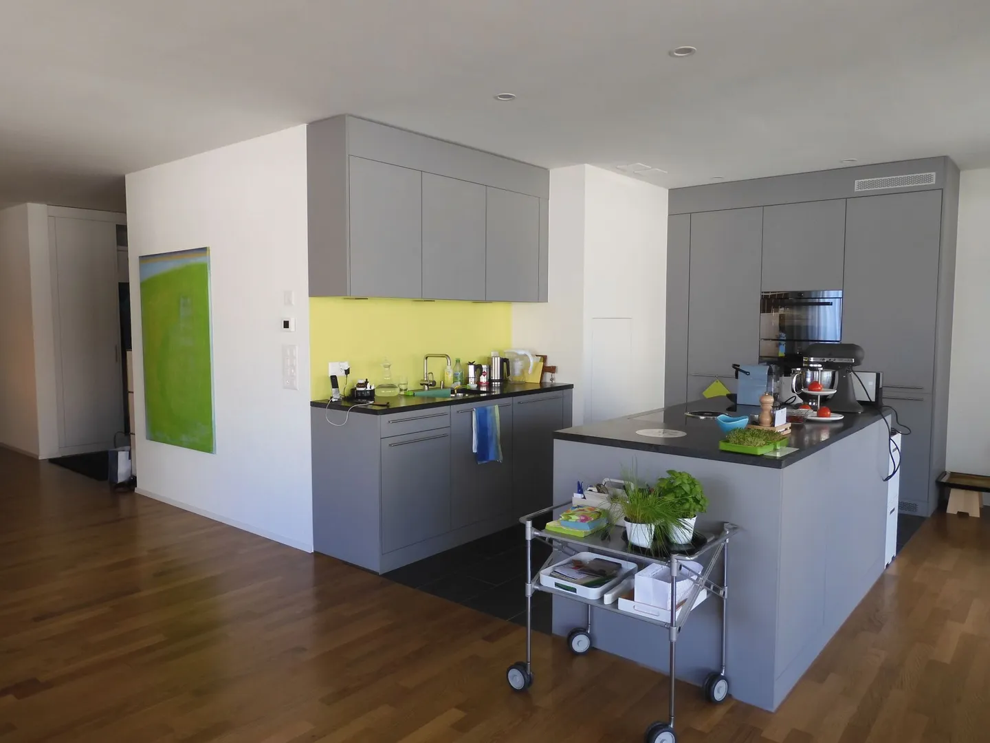 Modern Apartment - 3.5 Room Apartment Near the Train Station, Sunny and Spacious - Photo 1 of 11