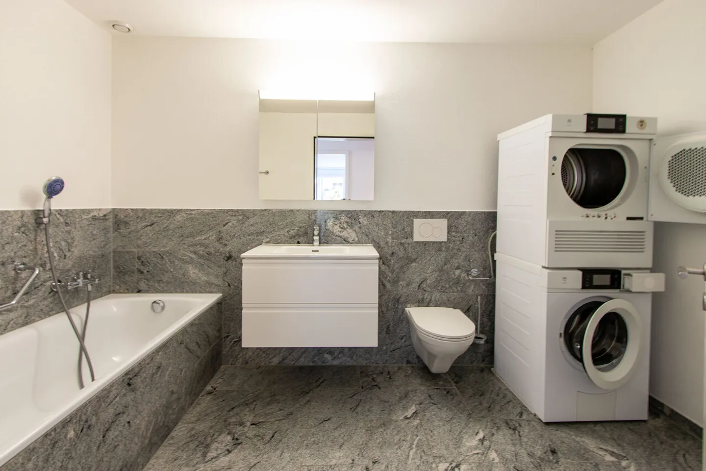 Grosszügige moderne 4,5-Zimmer-Wohnung zur Miete im Herzen von Moudon - Photo 6 of 11