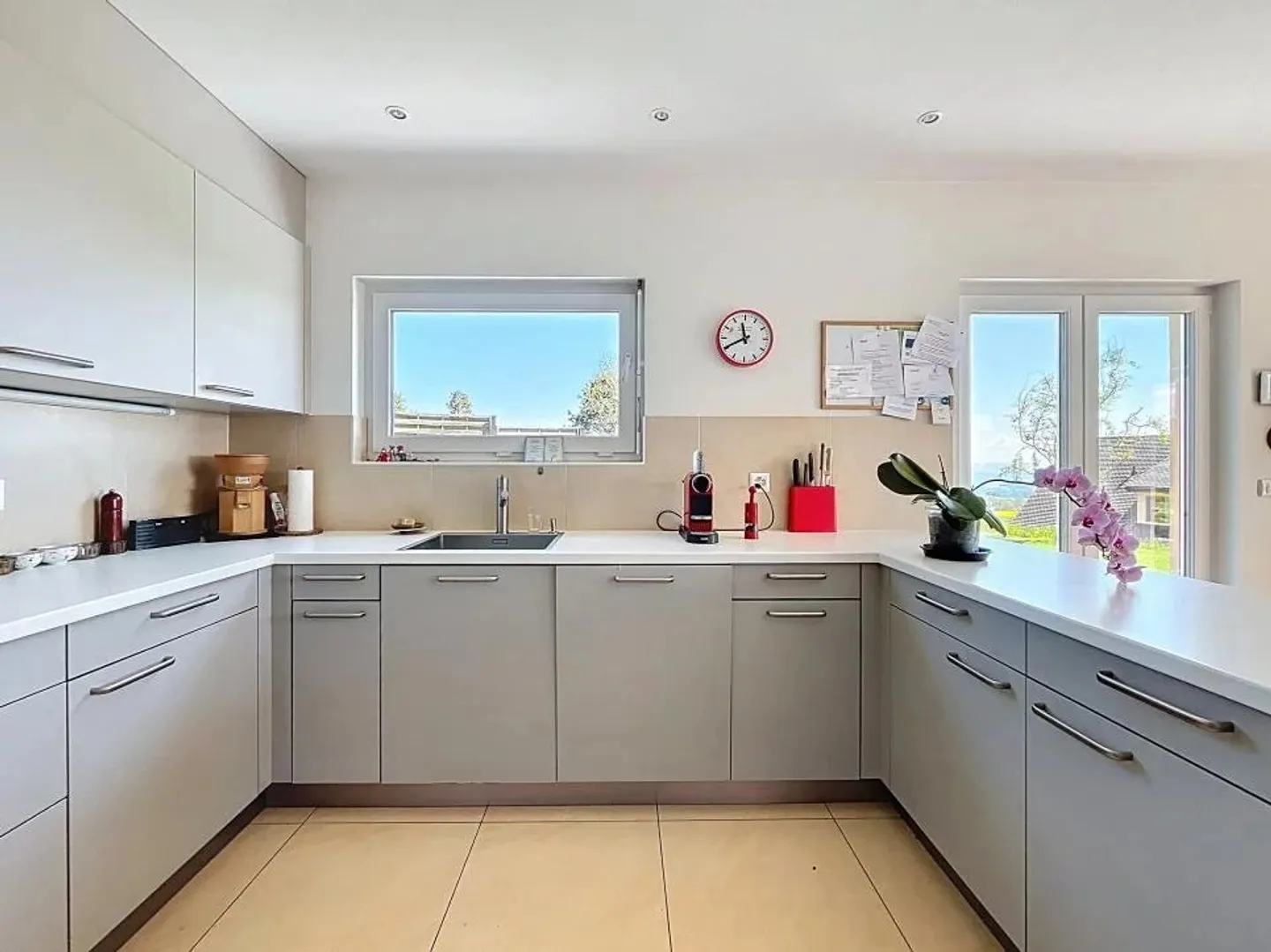 Villa con molta luce e vista sulle Alpi - Foto 4 di 12