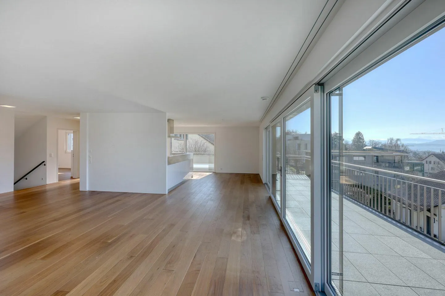 Elegant Maisonette with Lake View and Sun Terraces - Photo 3 of 9