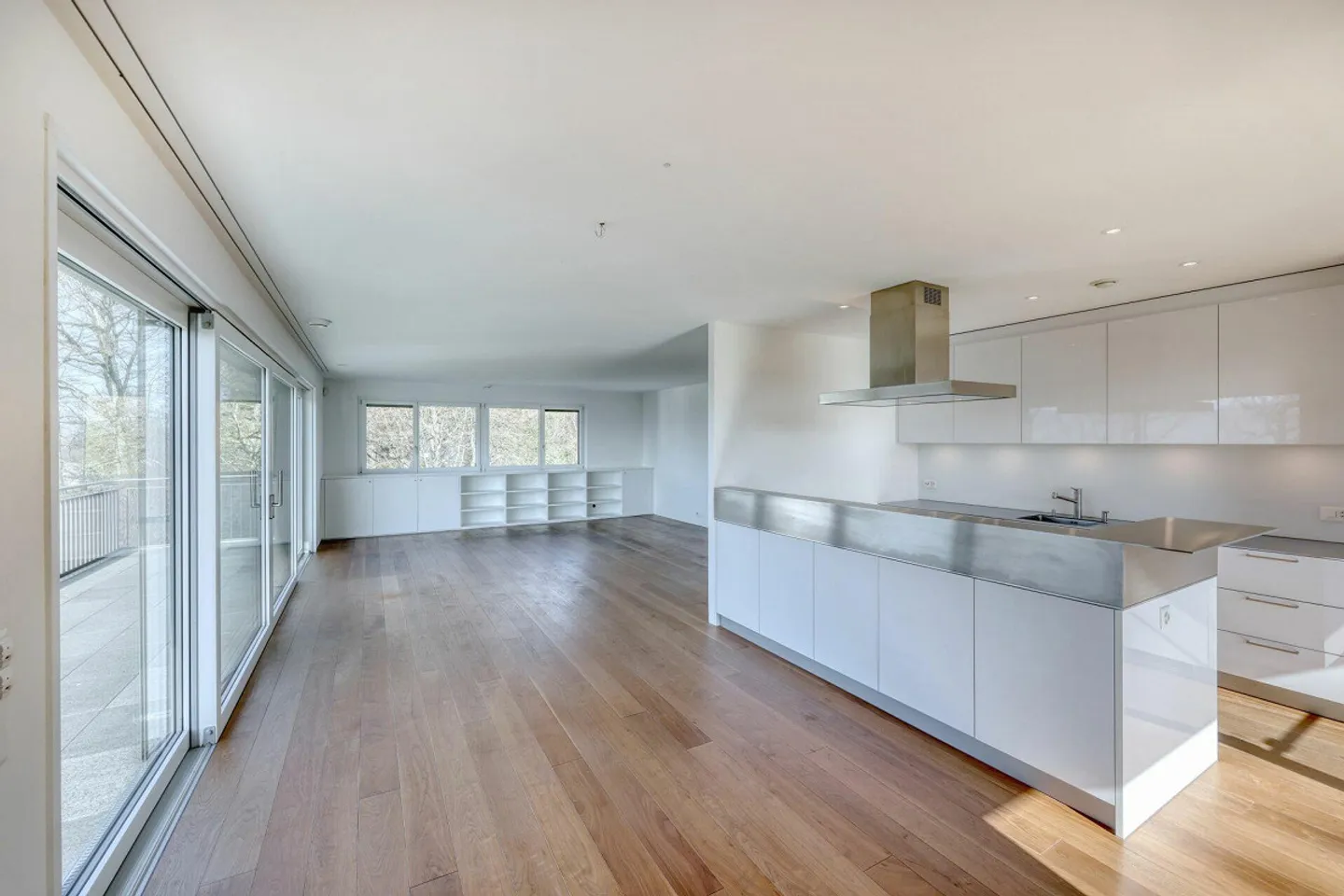 Elegant Maisonette with Lake View and Sun Terraces - Photo 5 of 9