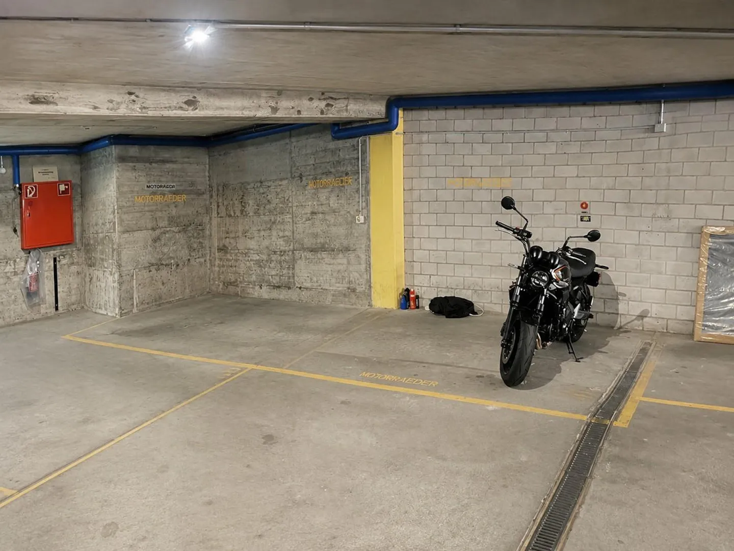 Moto Hallenplatz, 3012 Berna - Foto 2 di 3