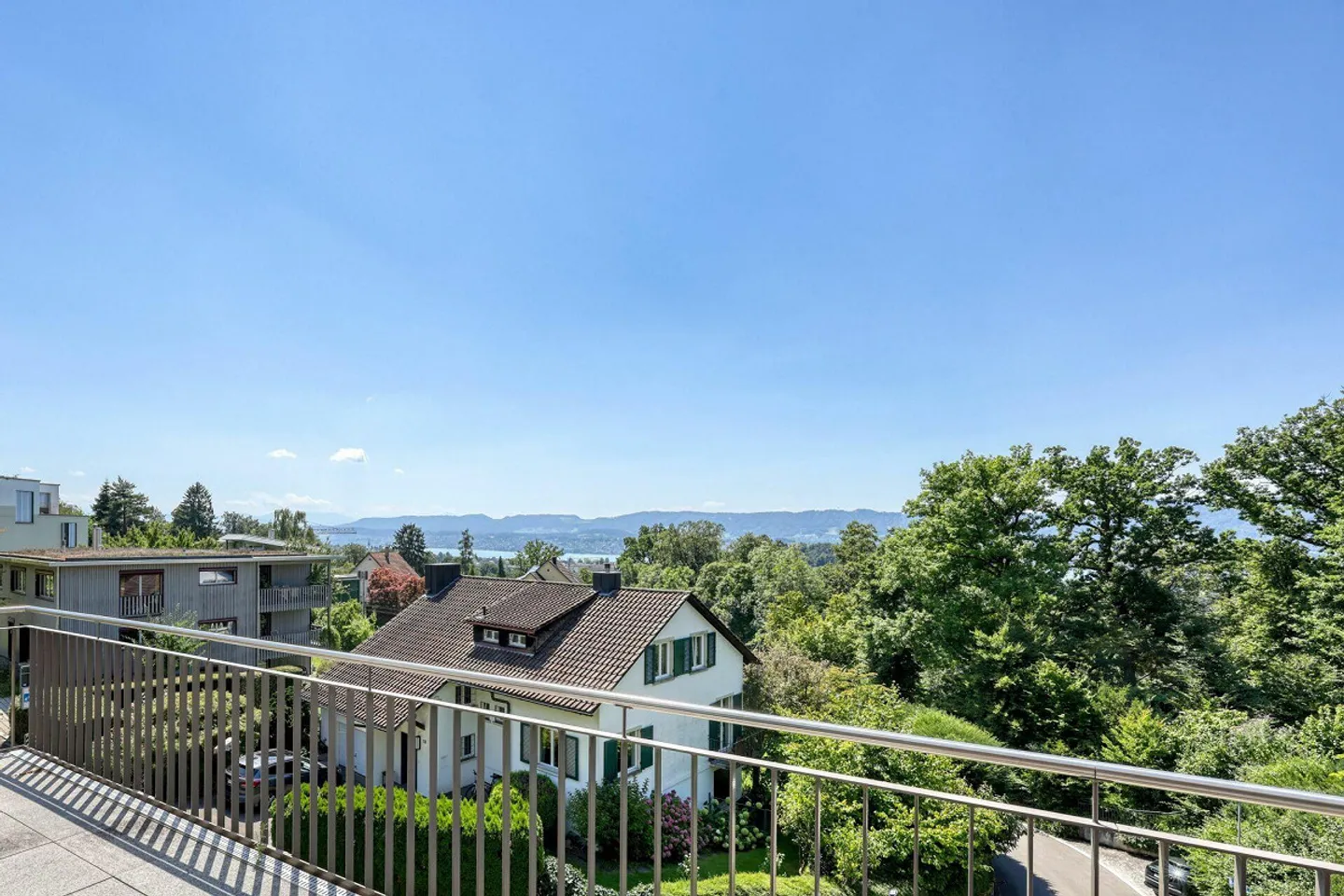 Elegant Maisonette with Lake View and Sun Terraces - Photo 9 of 9